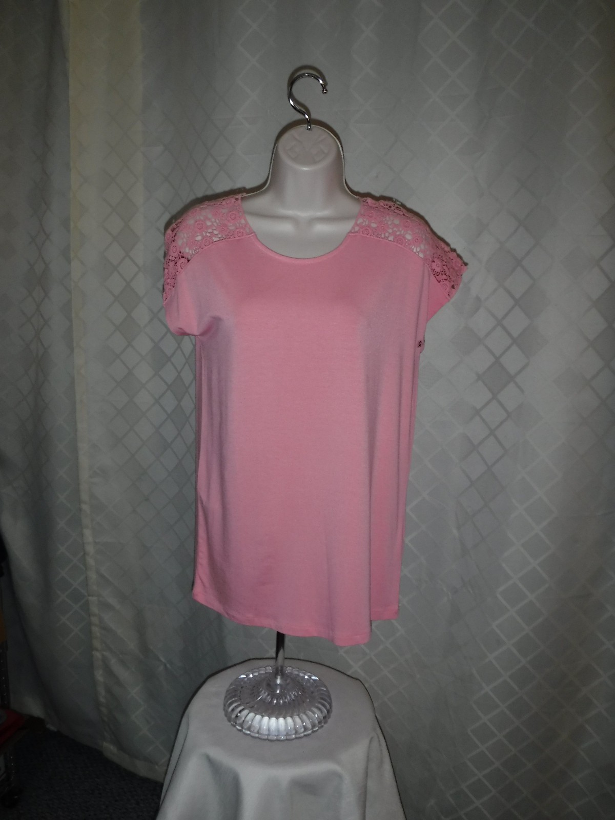 Short Sleeve Tee Top szie XS Dana Buchman Pink Peony 95% rayon 5% spandex