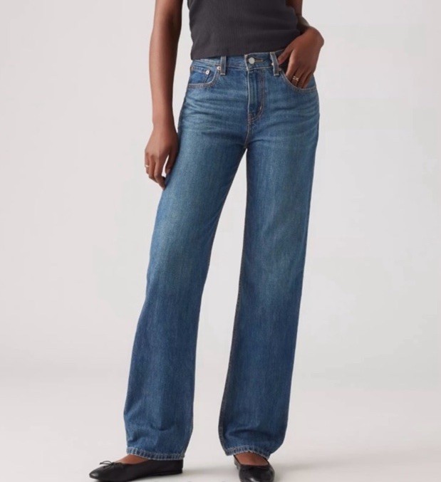 Levis Low Pro Straight Women’s Jeans in Medium Blue Size 28