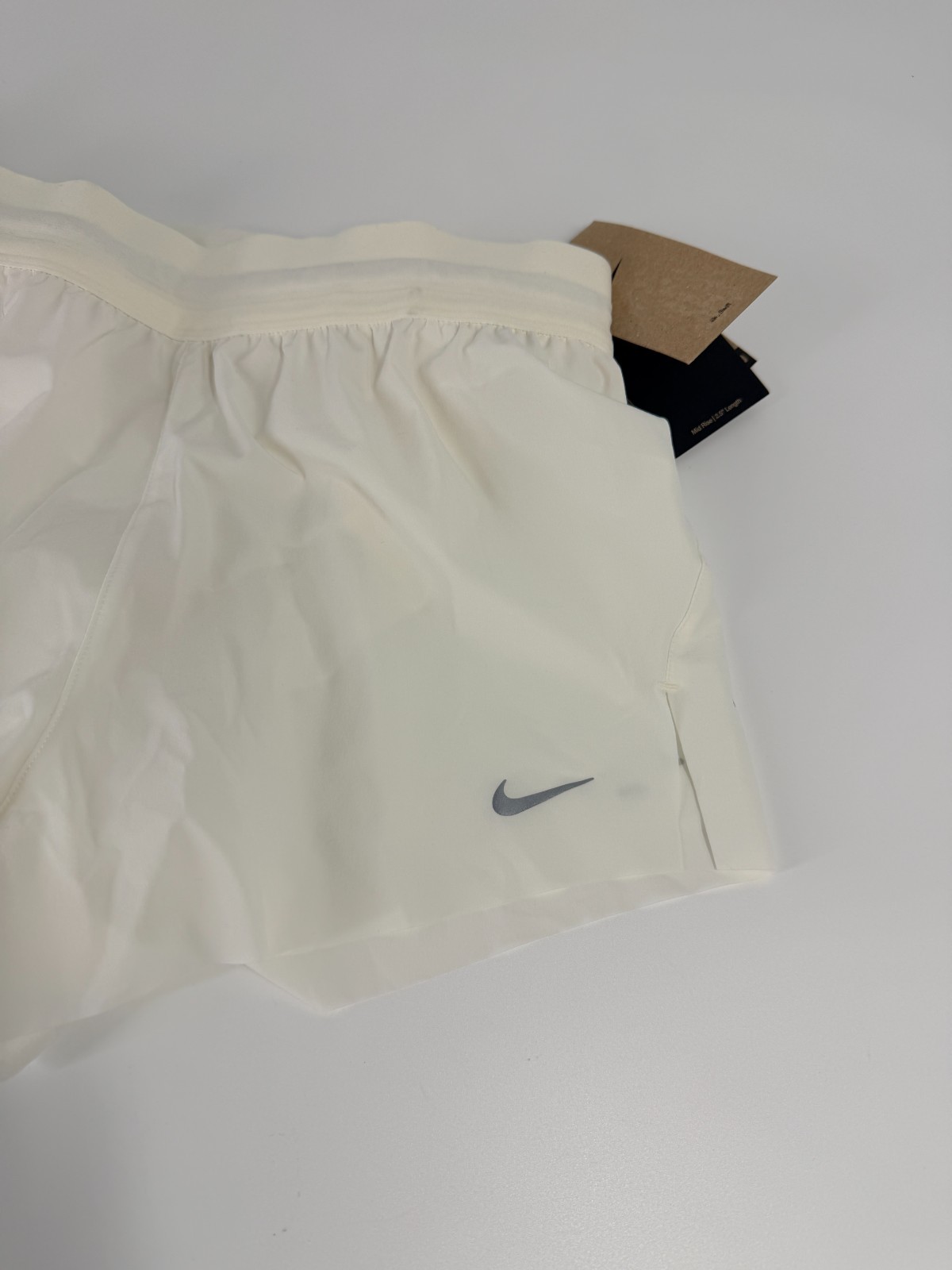 Nike Swift Dri FIT Mid Rise 2.5″ Lined Running Shorts Womens Size S HQ0638-133