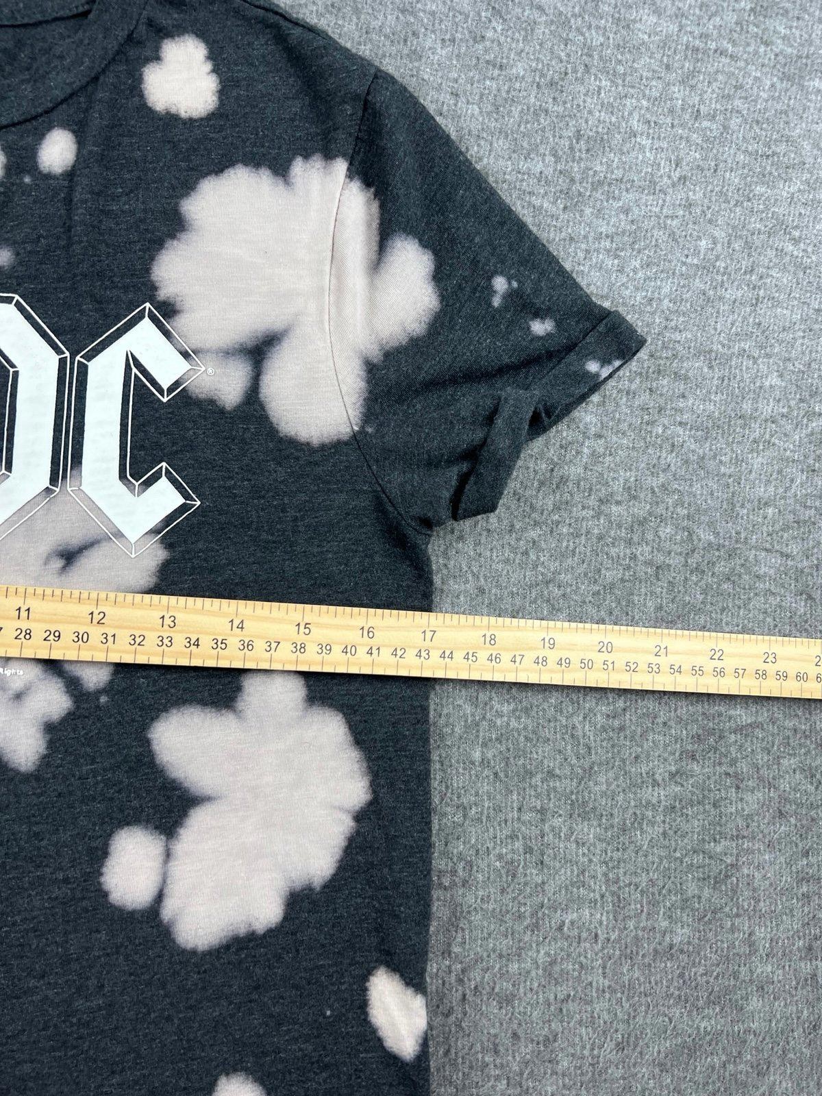 ACDC Back in Black Distressed Graphic Tee Size Large