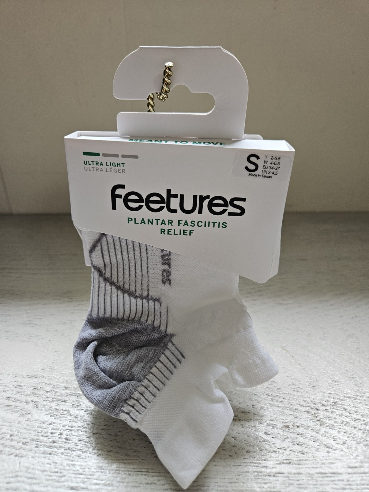 New FEETURES Womens SMALL Plantar Fasciitis Ultra Light No-Show Socks White