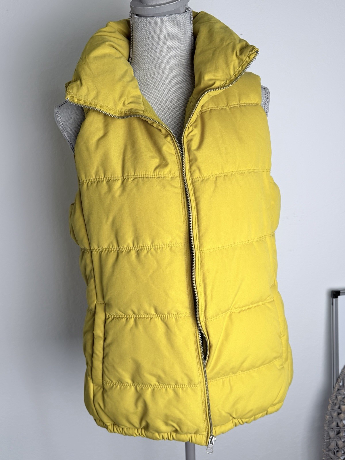 OLD NAVY Frost Free Puffer Vest Yellow Size XL Women’s Fleece Lined Jacket