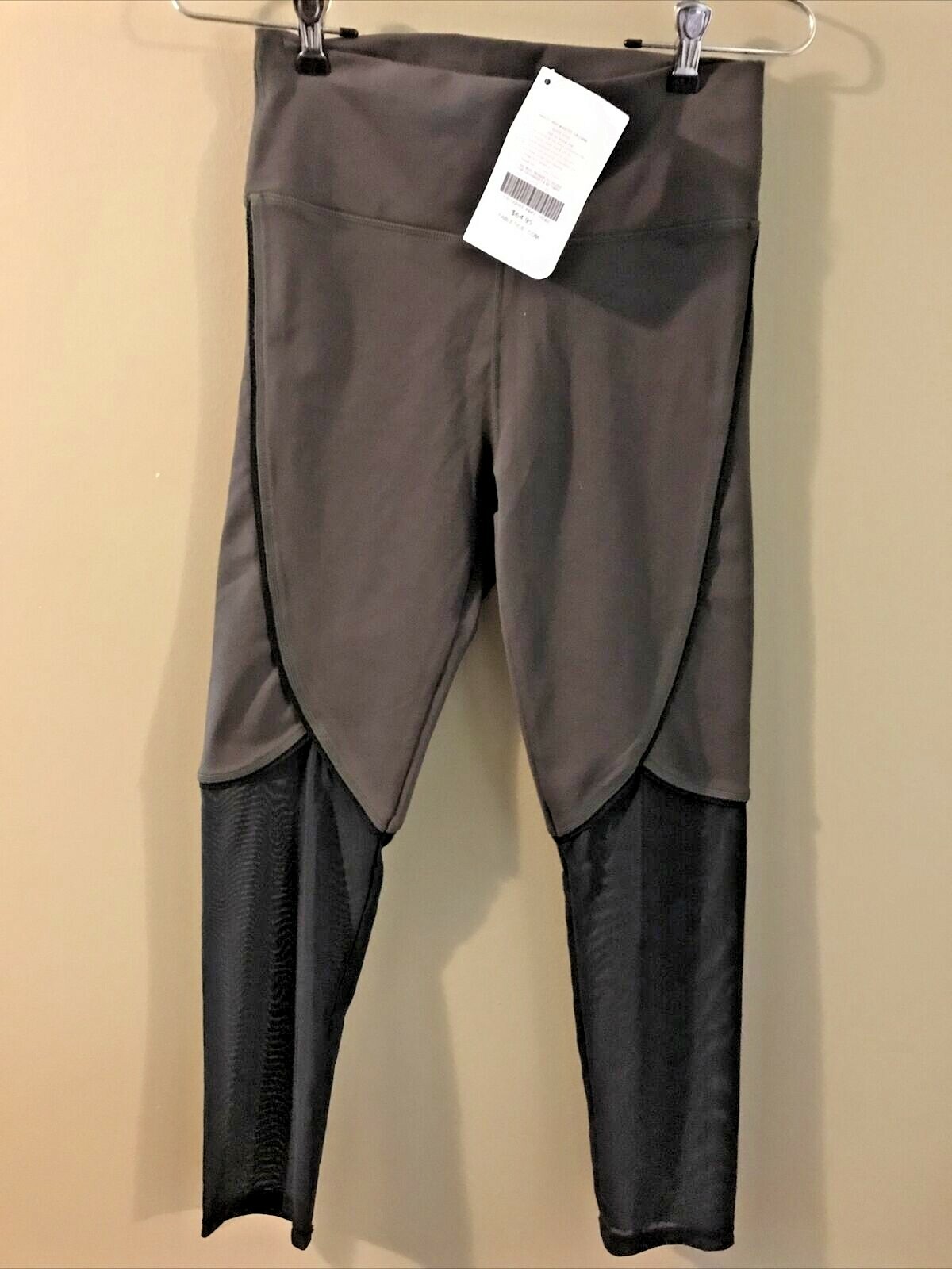 NWT Fabletics Leggings Sz M Gray Hadley Hi-Waist 7/8 Capri Mesh Legs Barre None