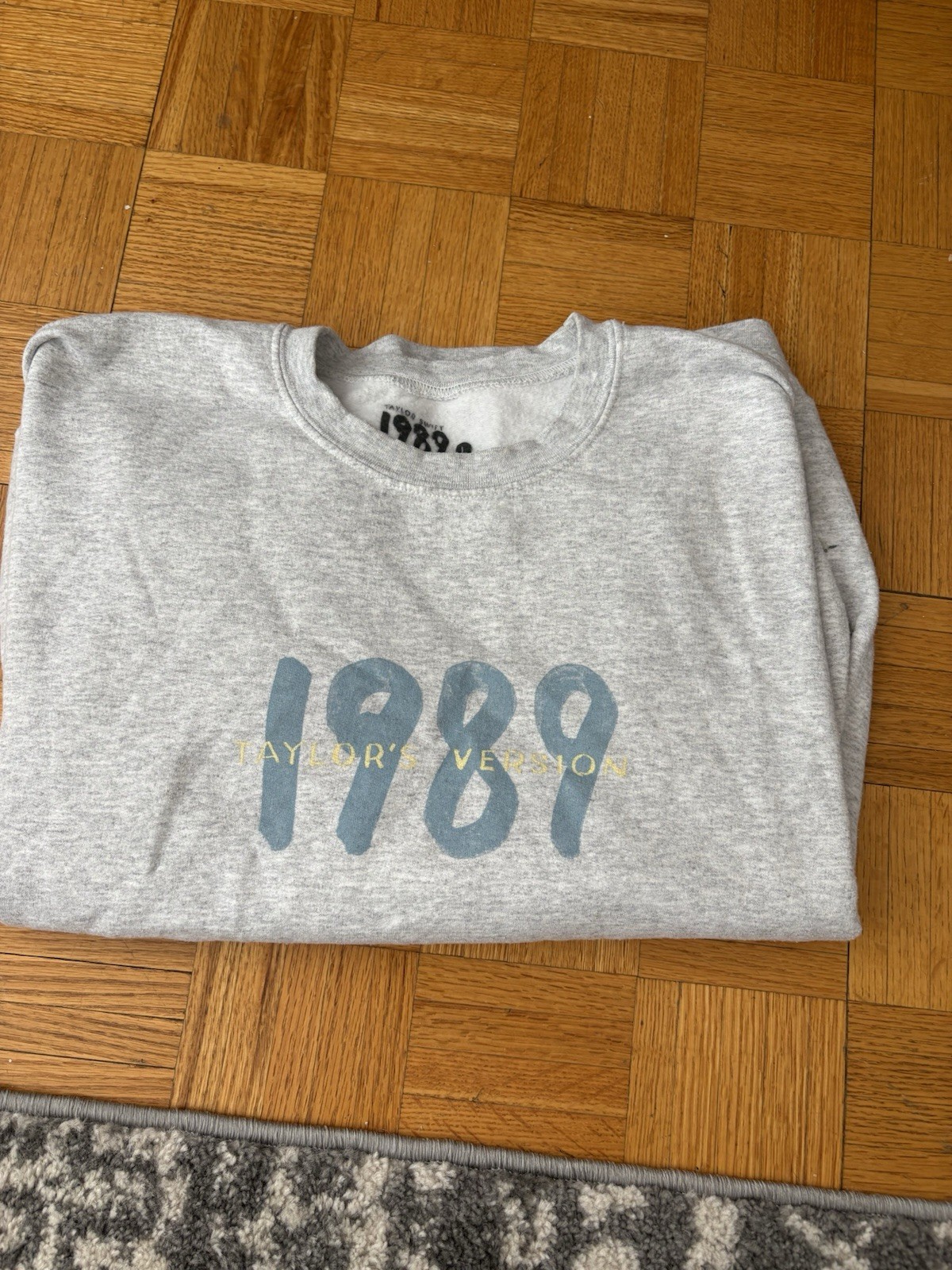 Taylor Swift 1989 (Taylor’s Version) Gray Spotify Exclusive Crewneck Medium