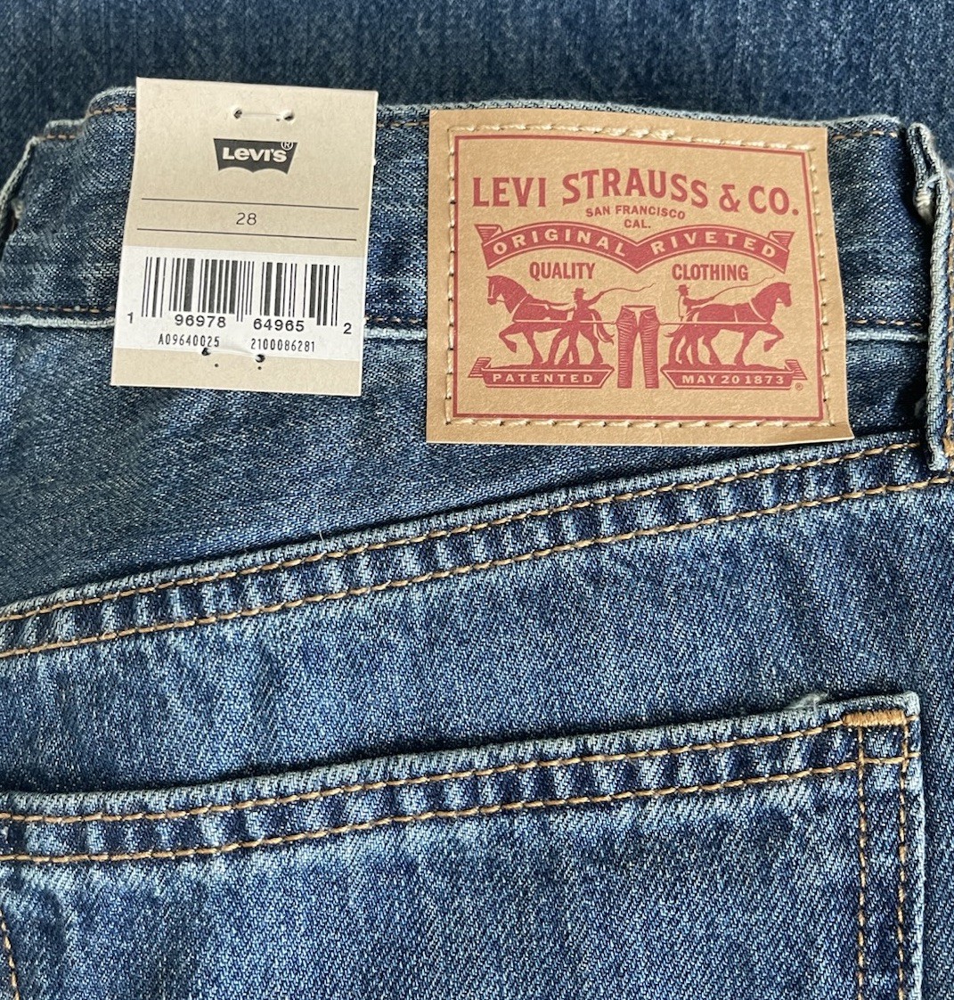 Levis Low Pro Straight Women’s Jeans in Medium Blue Size 28