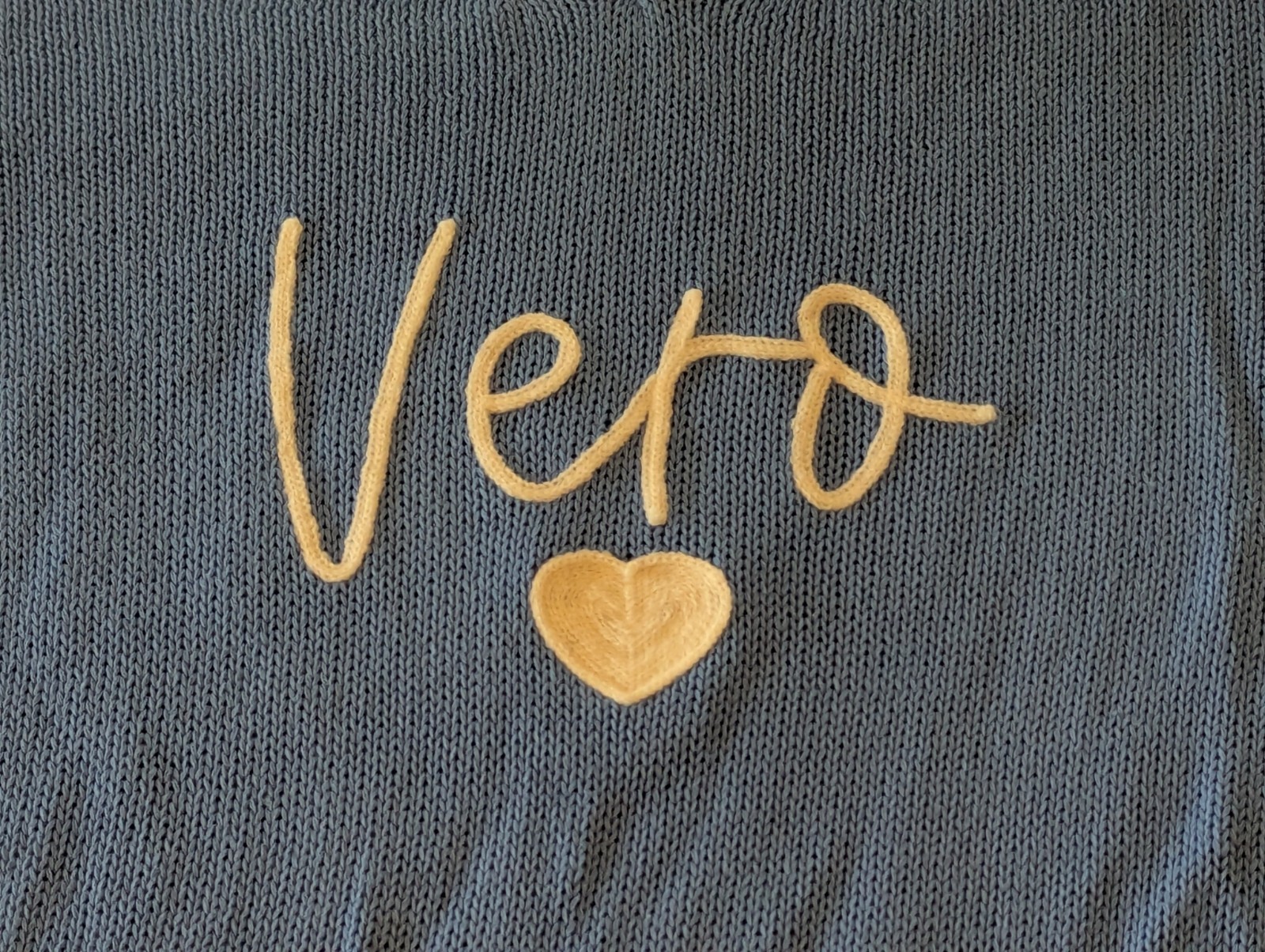 Vero Beach Sweater Pearls and Camo Large Blue Soft White Heart Florida