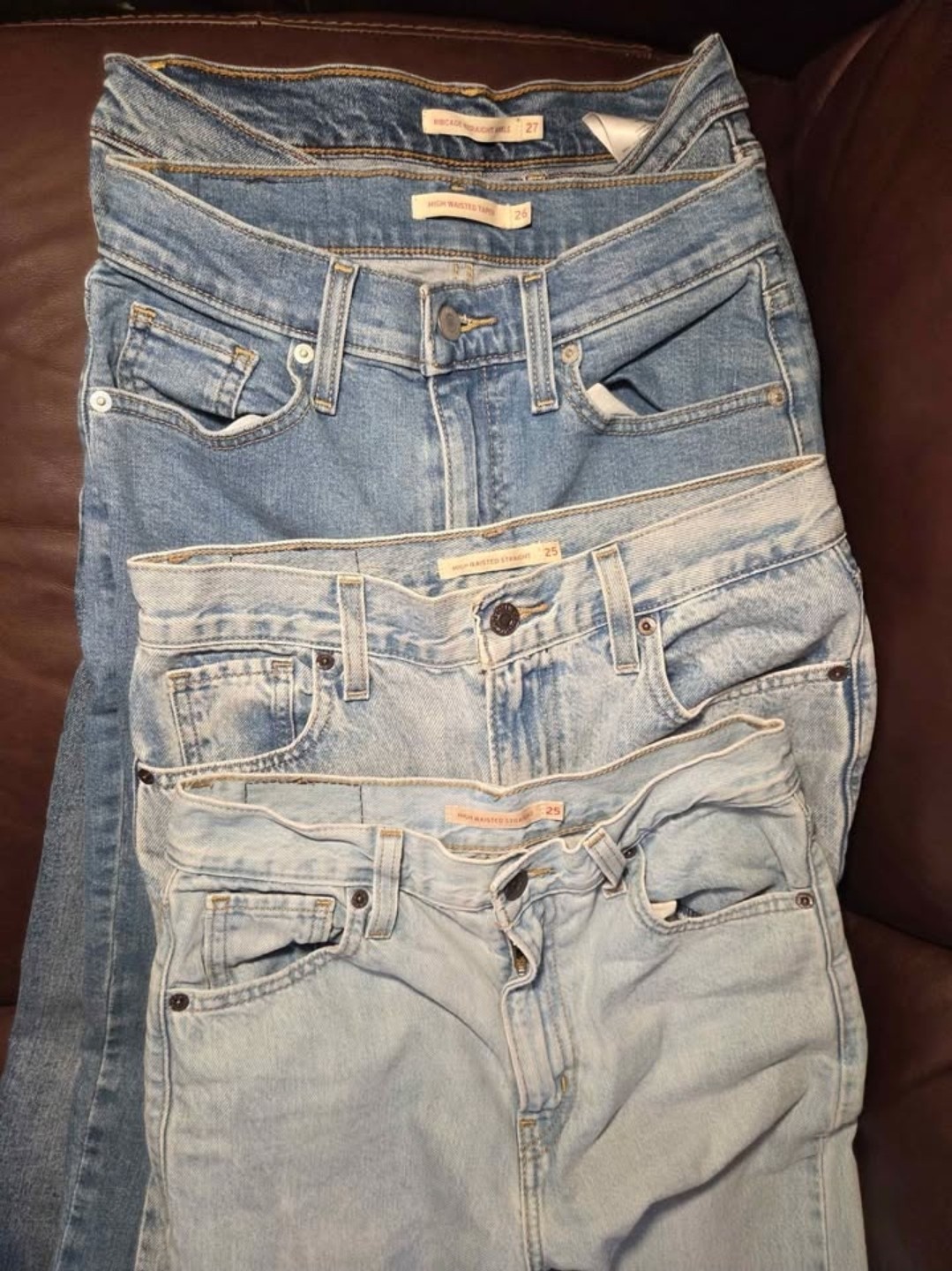 4 Pairs; Womens Levis jeans