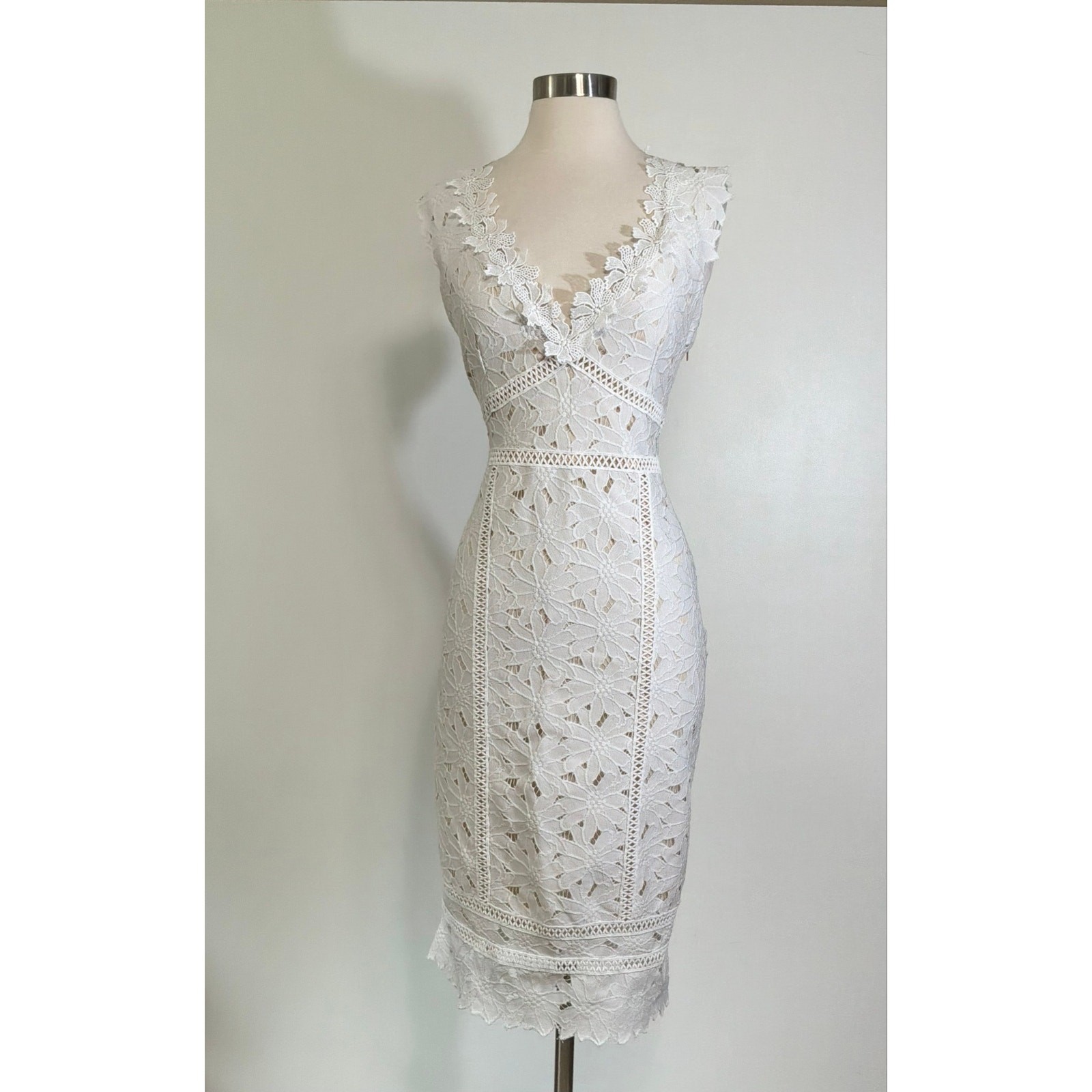 Saylor All-Over-Lace Midi Dress in White Size Large