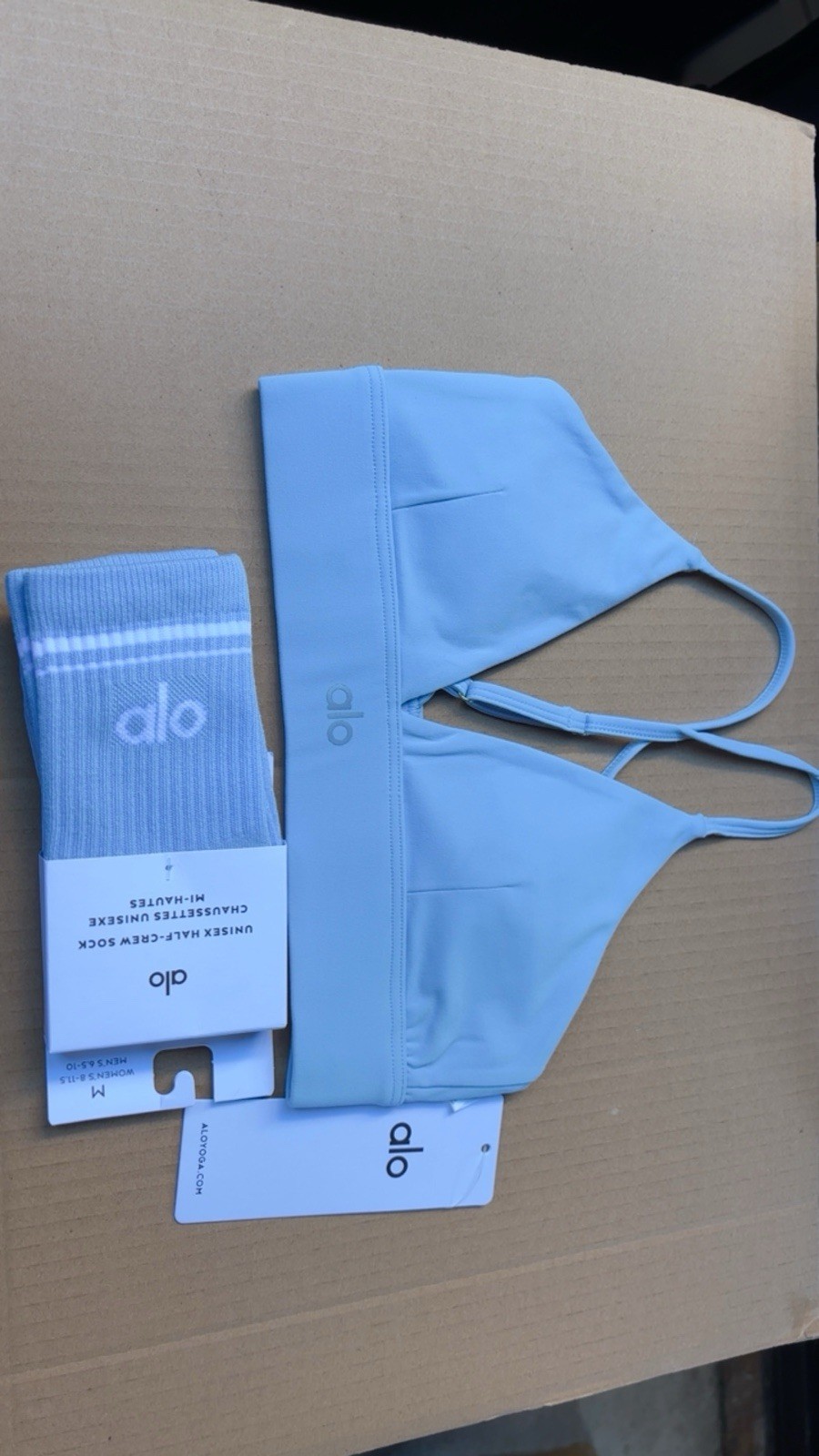 Alo Women’s Blue Sports Bra Size M Solid Pullover Wireless Logo Strap
