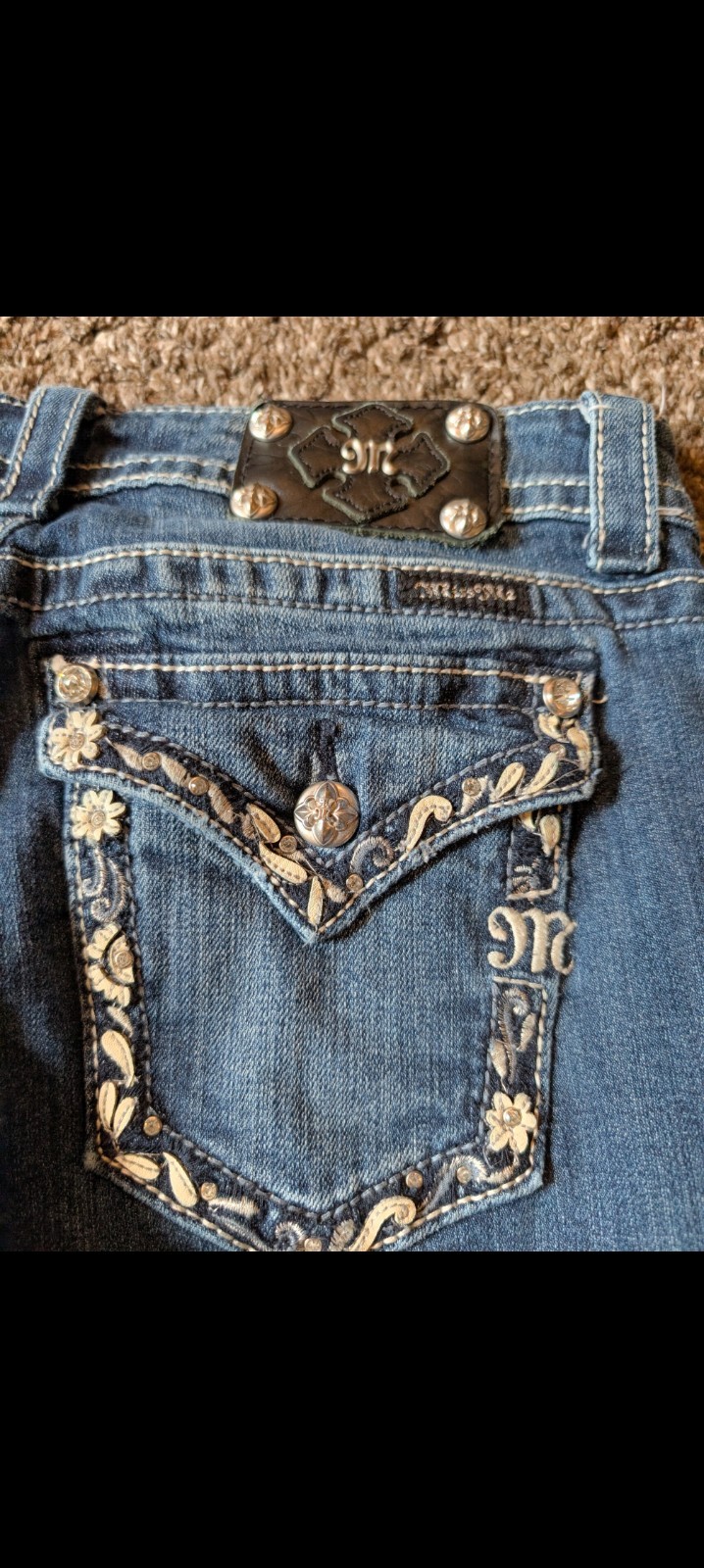 Miss Me Women’s Straight Leg Capri Jeans Blue Medium Wash Studded Mid Rise Sz 28