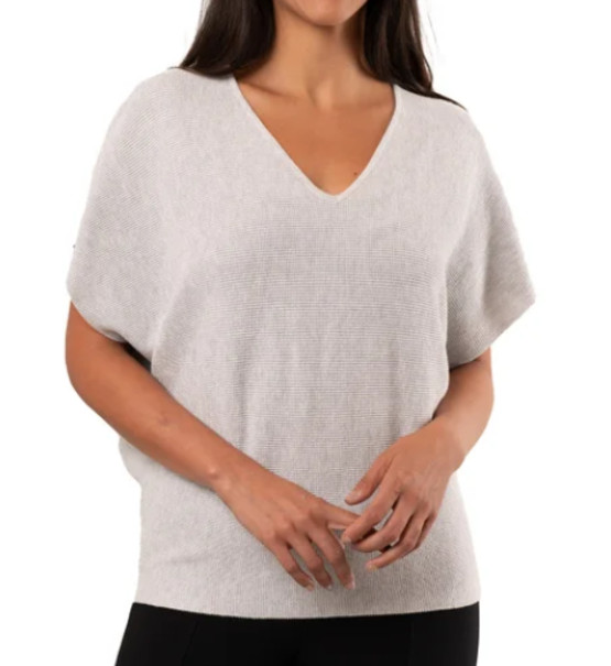 NEW Cyrus Women’s V Neck Waffle Texture Dolman Sweater Size Medium