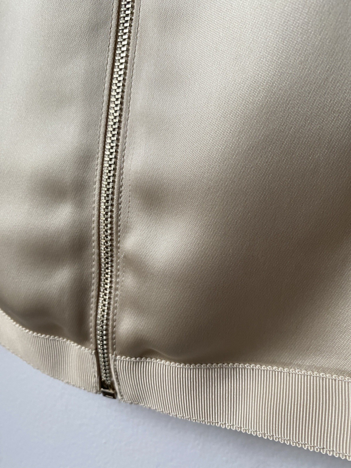 Calvin Klein 2005 Women’s Cream Satin Zip-Front Sleeveless Vest Size 8