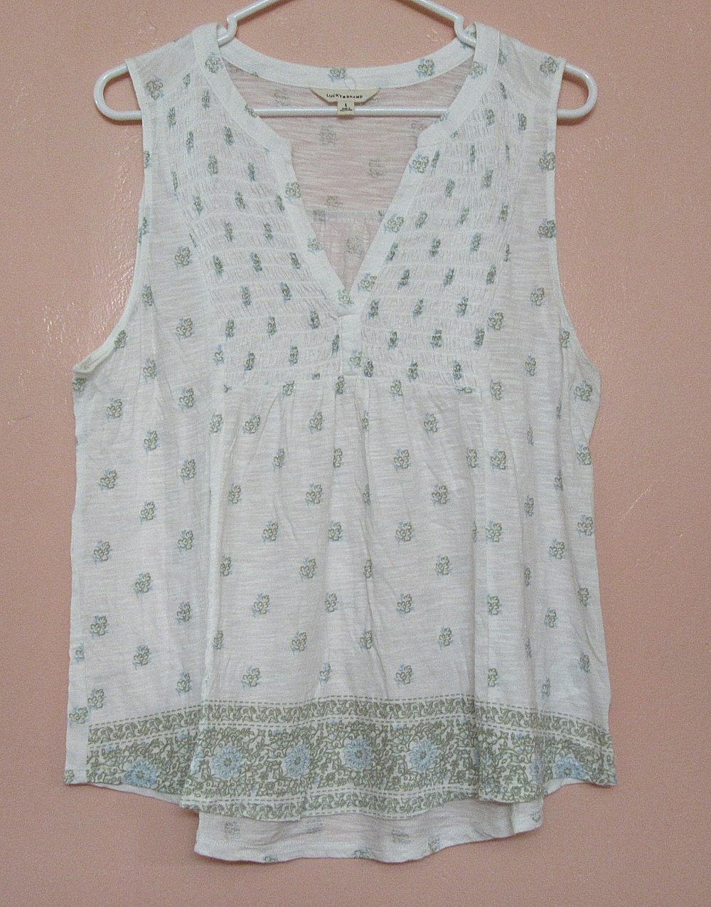 Lucky Brand Women’s sz L boho block print split neck smocked tank top ivory
