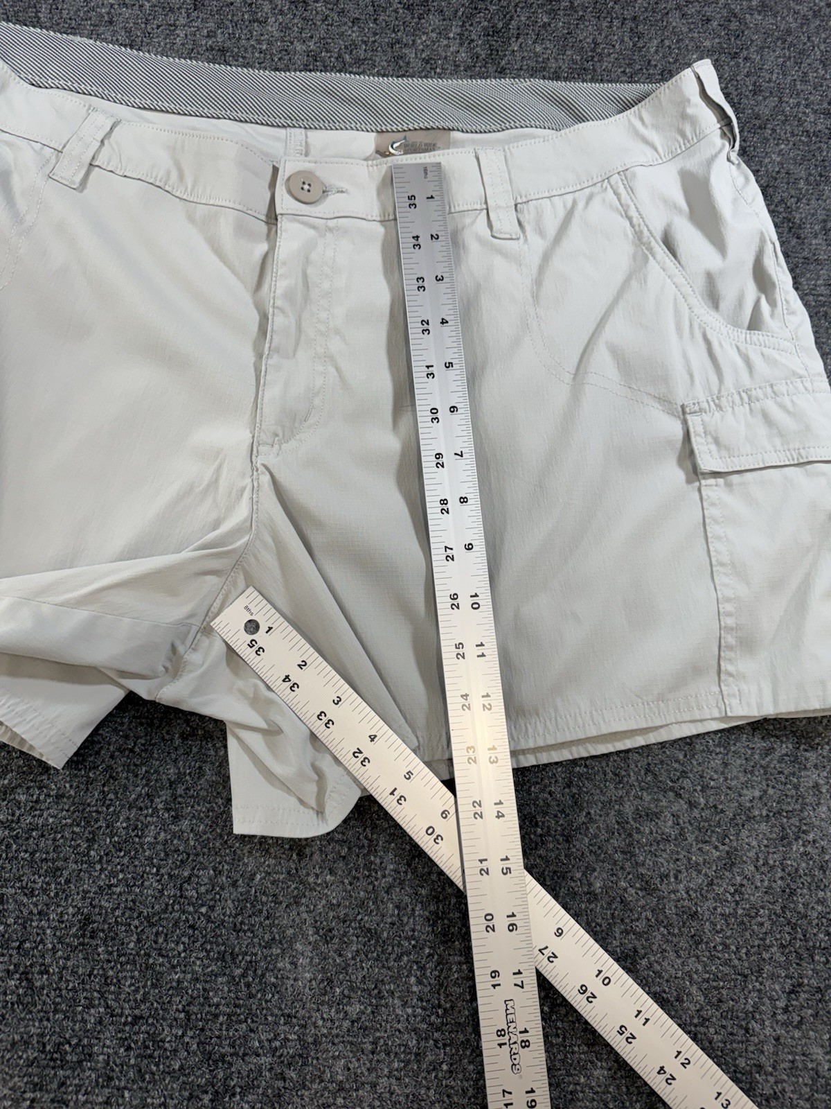 WorldWide Sportsman Women’s Shorts 20W Beige Cargo Pockets Stretch Nylon Spandex