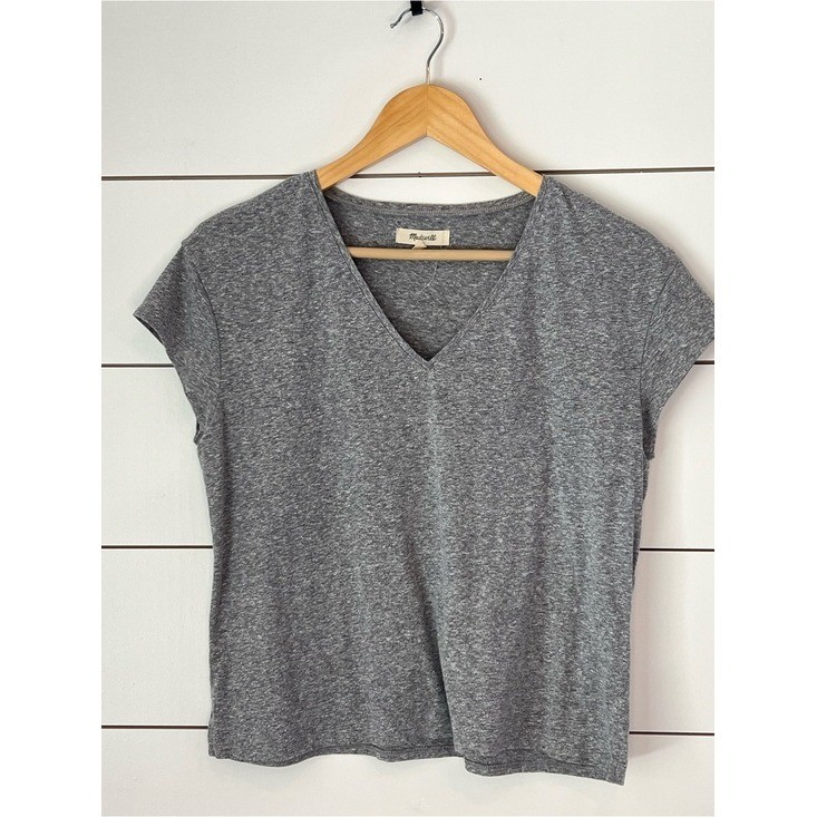 Madewell Heather Gray V-Neck Short Sleeve Tee minimalist capsule wardrobe