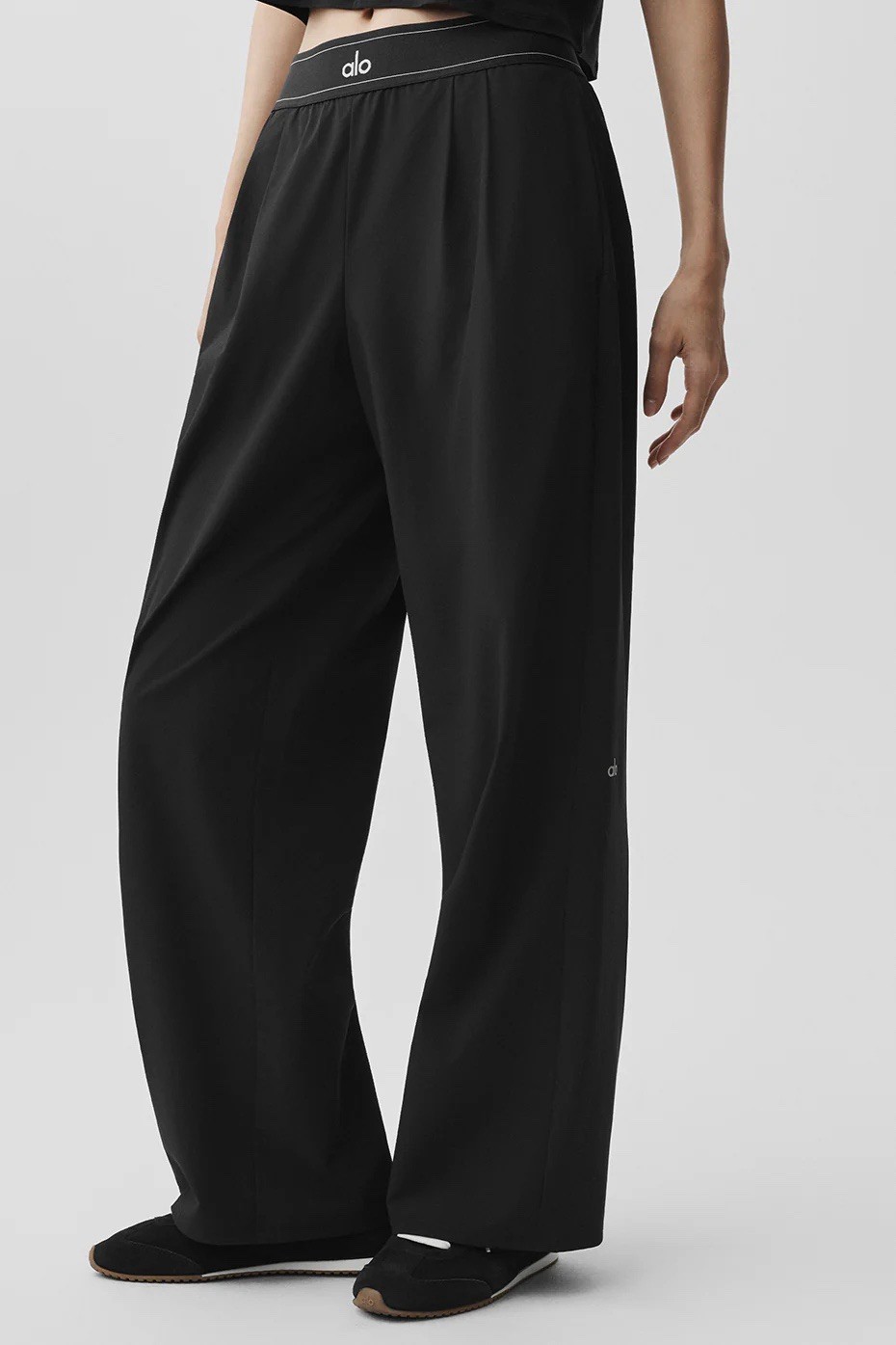 Alo Yoga Suit Up Trouser Black Size M, Quick-Dry, Loose-Fit Pants