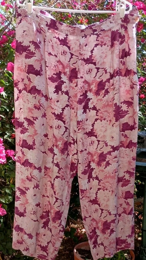 Judith Hart 16 W 55% Linen & 45% Rayon Capri Pants Magenta Pink White Floral