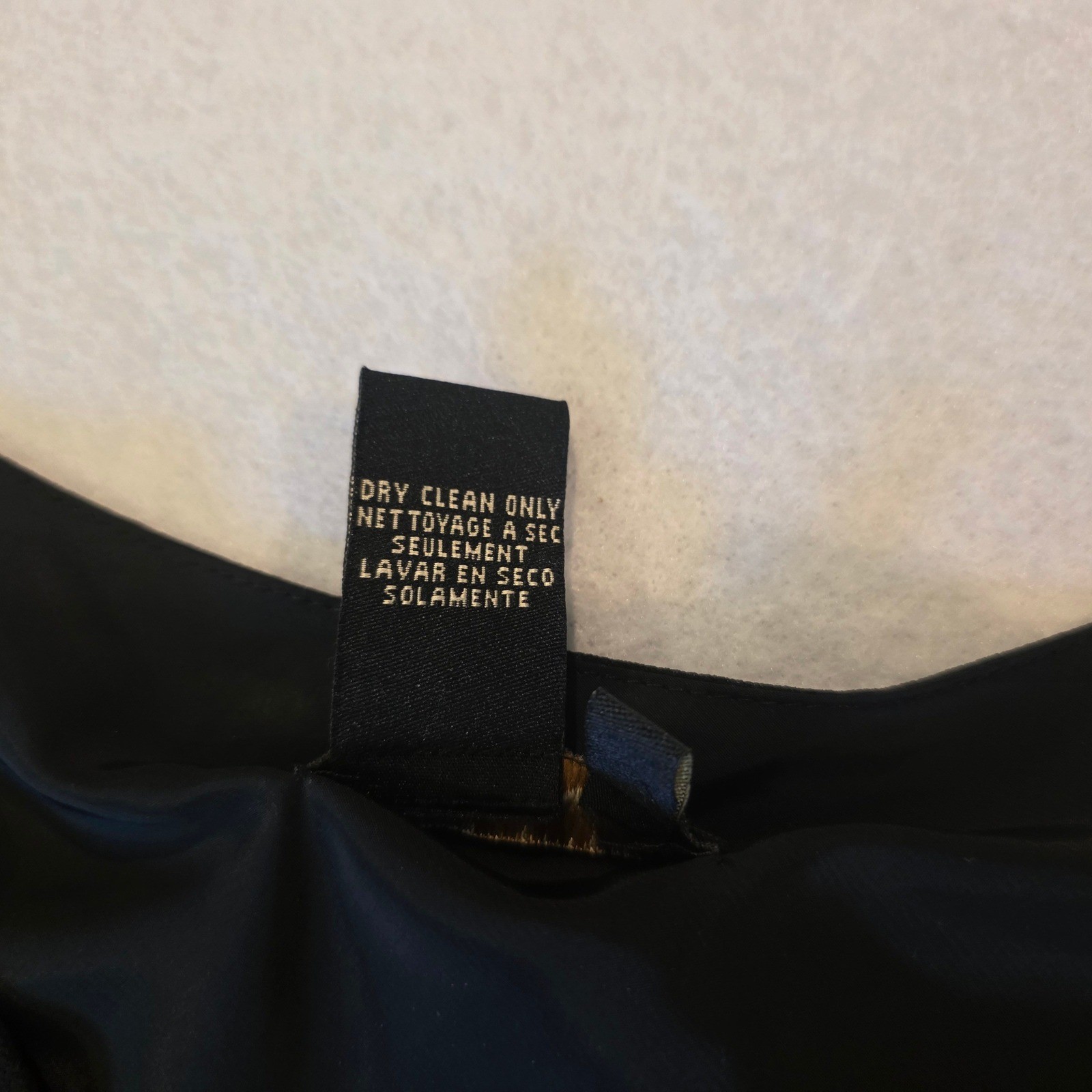 BCBGMAXAZRIA Black 100% Silk Pleated VNeck Sleeveless Midi Cocktail Dress Size 0