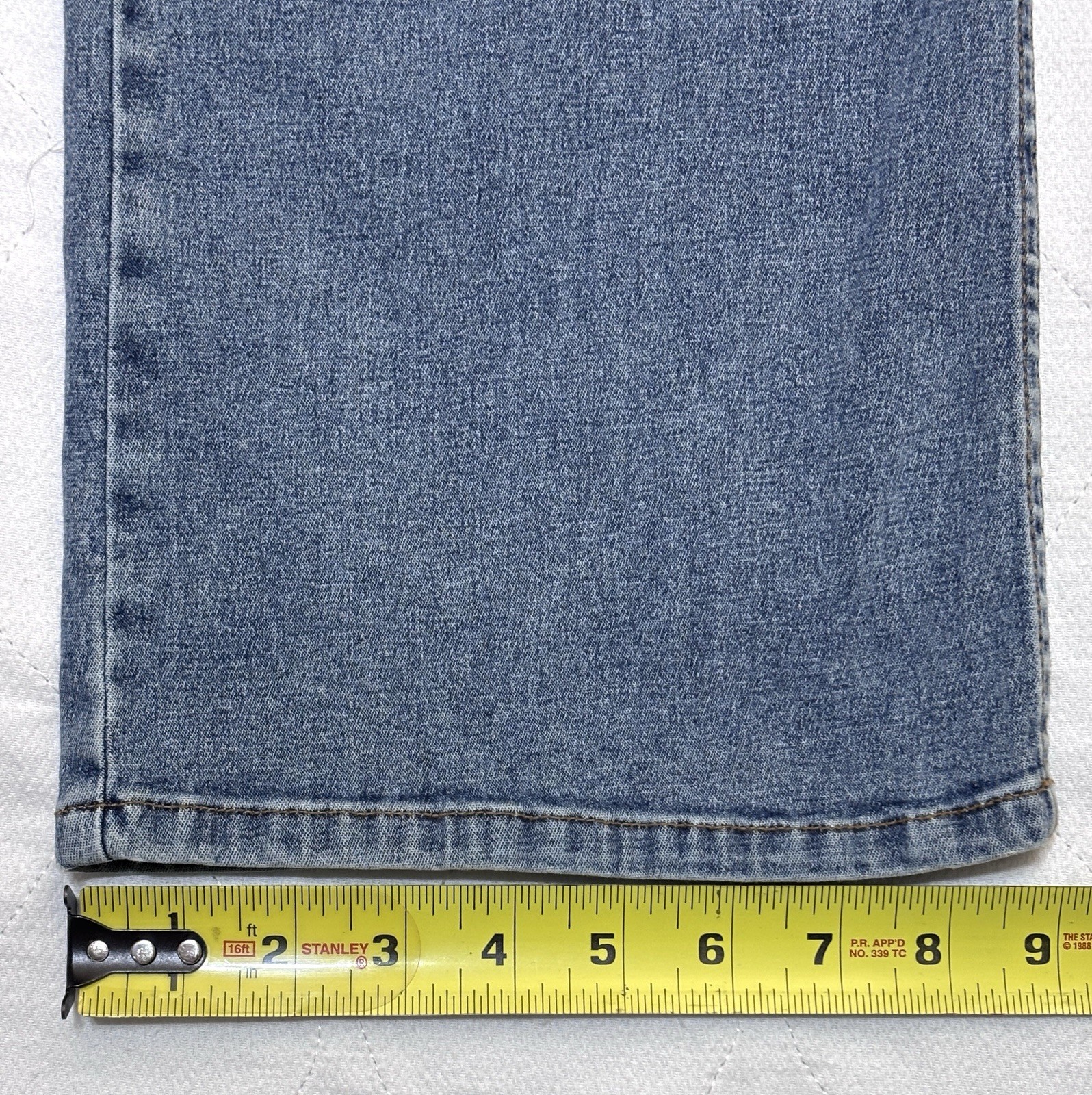 DKNY Women’s 10R So-Low-Lita Light Wash Jeans 15″ Dia Waist 32″ Inseam 9″+ Rise