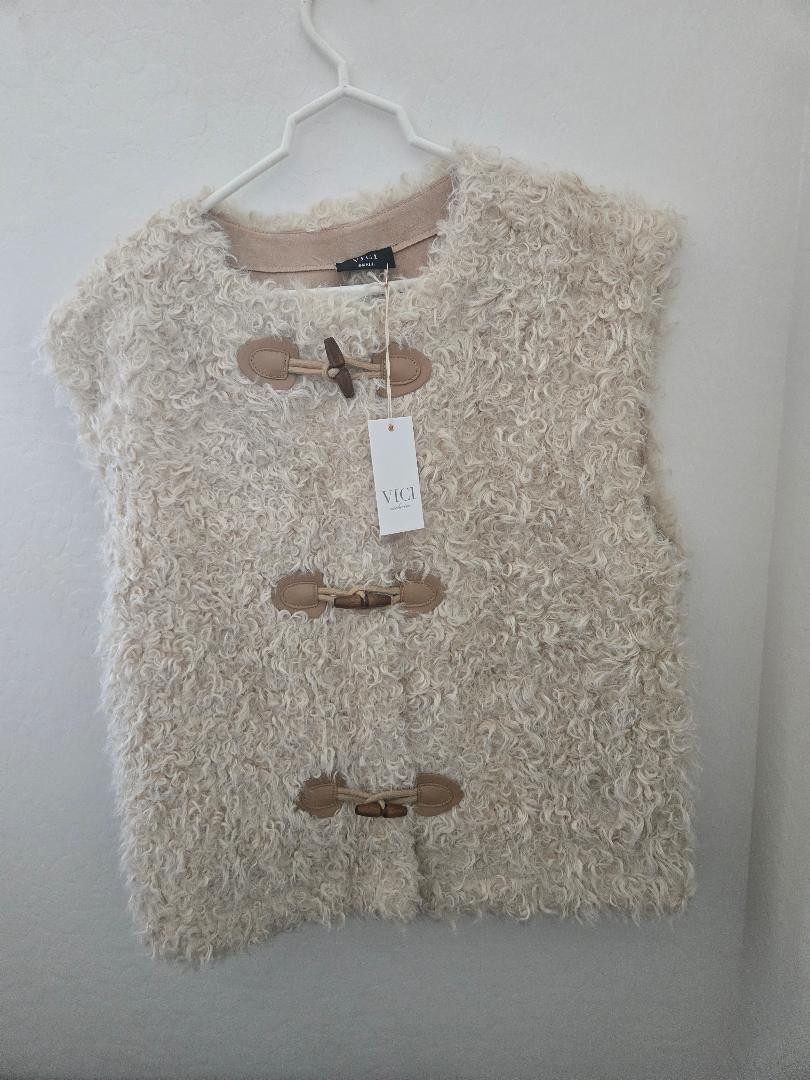 VICI Collection Faux Fur Vest with Three Hooks Size Small Beige NWT