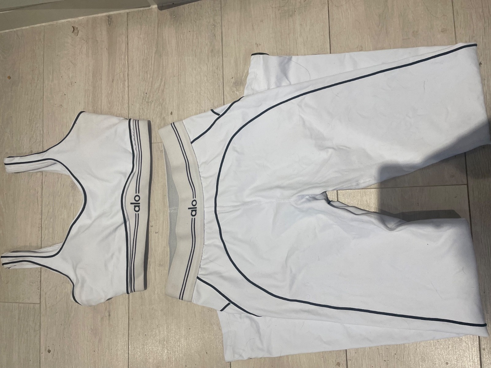 Alo Women’s Yoga Set Size Medium, summer gym set in very good condition