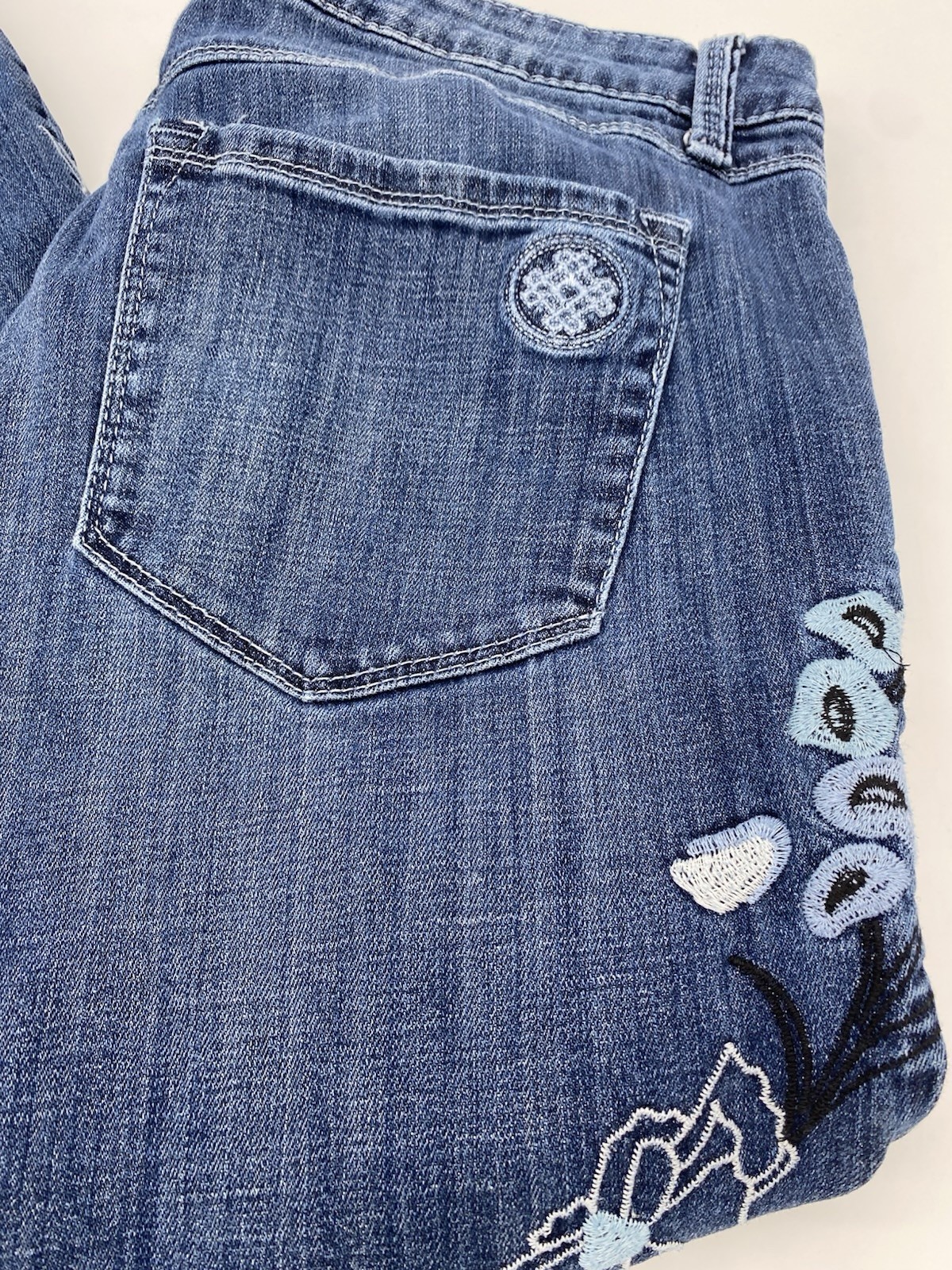 Laurie Felt Los Angeles Low Rise, Classic Slim Leg Embroidered Jeans, Size 14