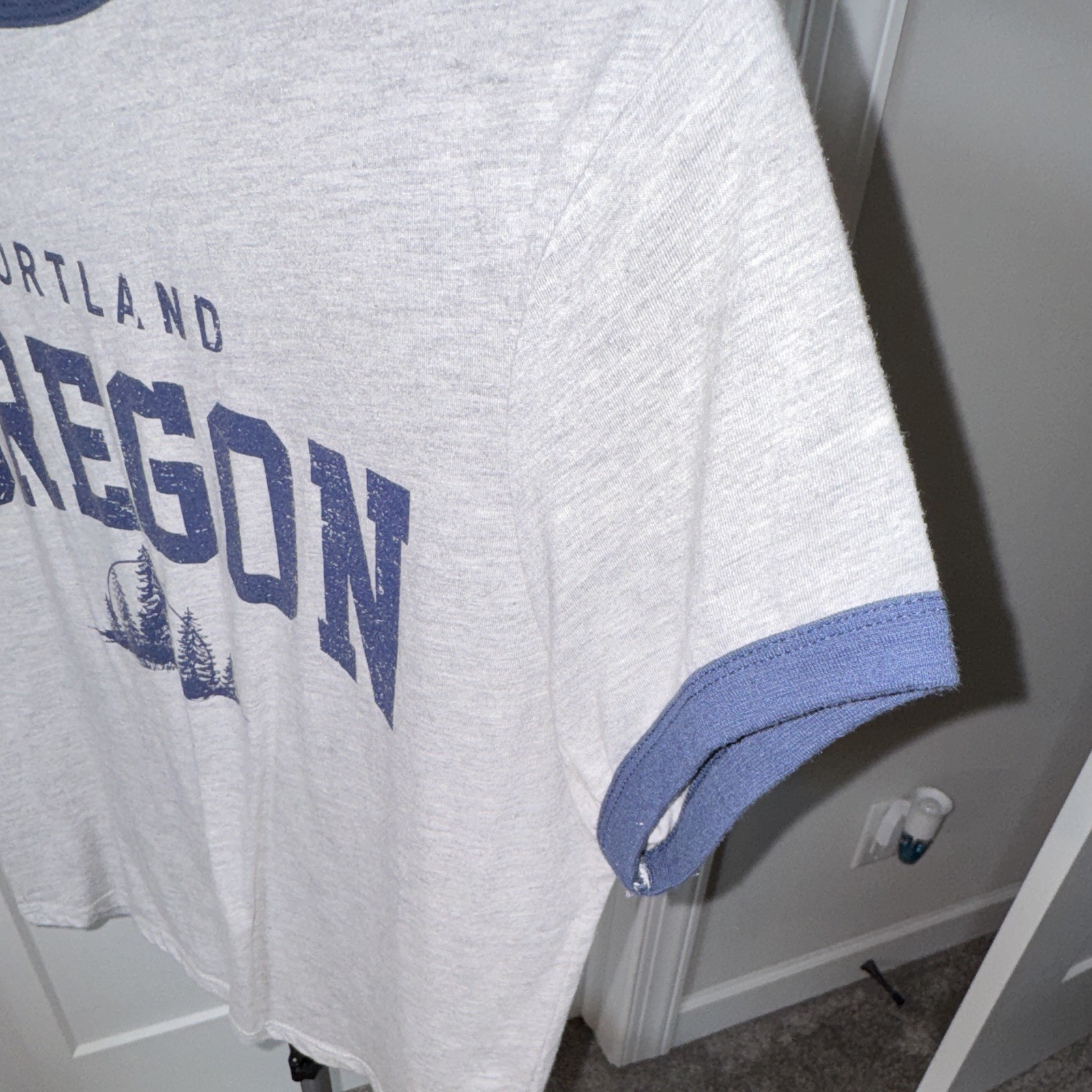 Streetwear Society Women’s Gray/Blue Ringer Graphic Portland Oregon Tee, M