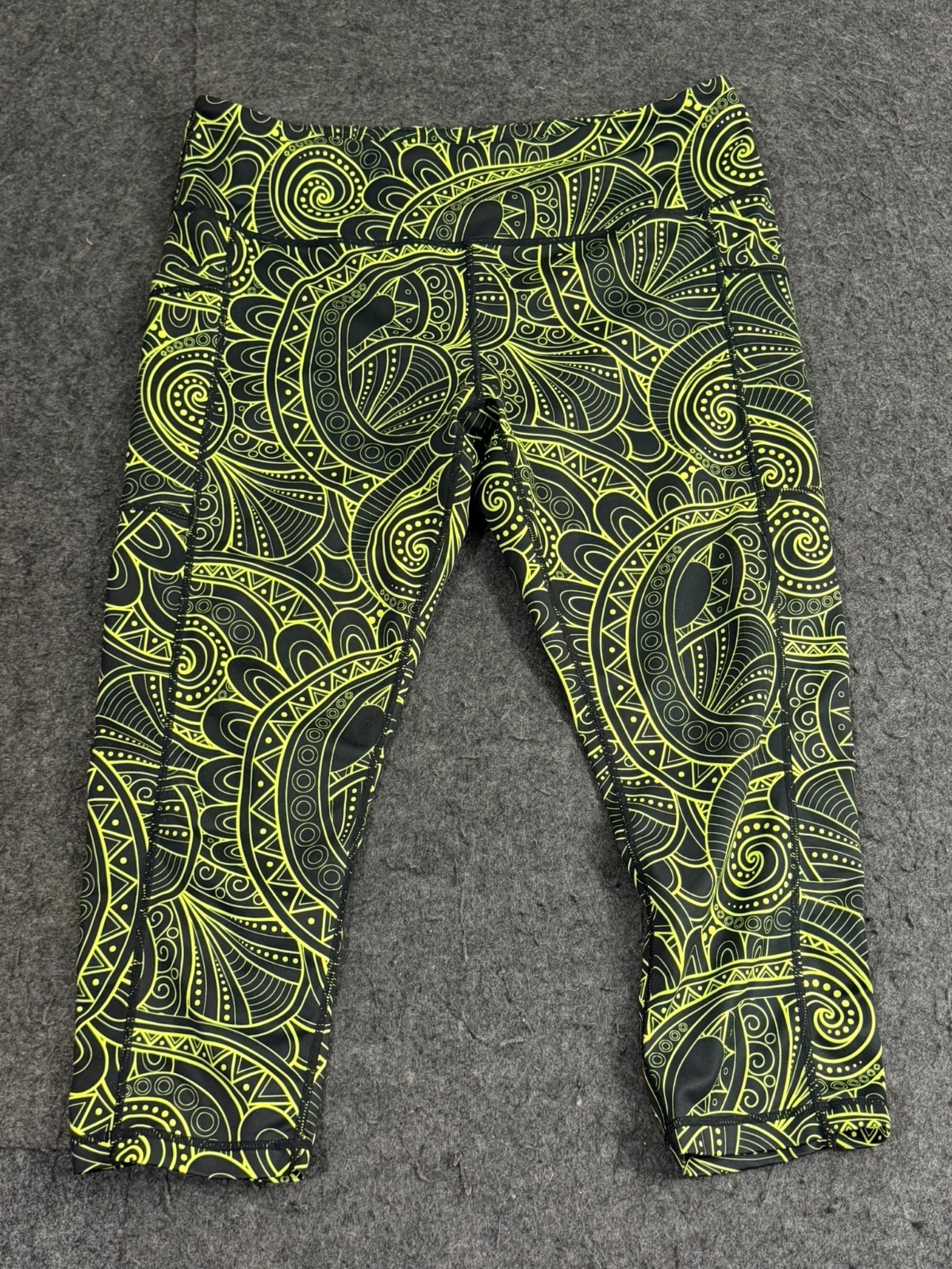 EUC Constantly Varied Gear CVG Women’s XL Capri Leggings Black Green Aztec