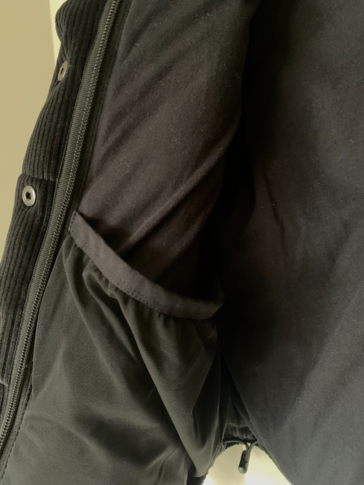 Alo Yoga Black Ribbed Velour Gold Rush Puffer Jacket (SMALL)