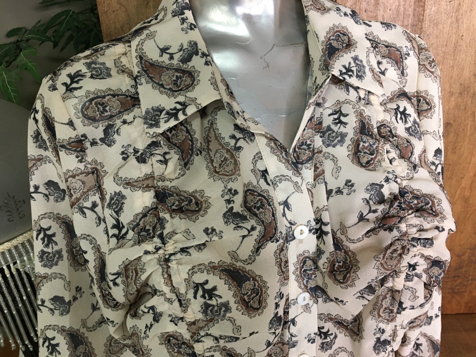 Charmed Hearts Paisley Pattern Long Sleeve Button Up Blouse Women’s size Medium