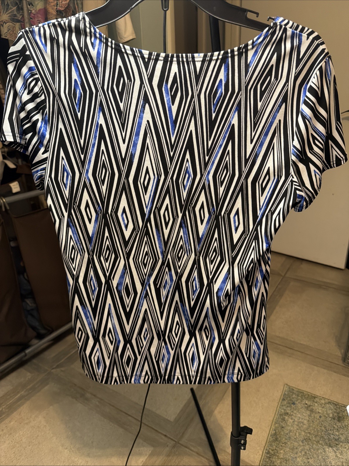 Chico’s Travelers Women’s 0 Black white Blue Slinky Stretchy Top