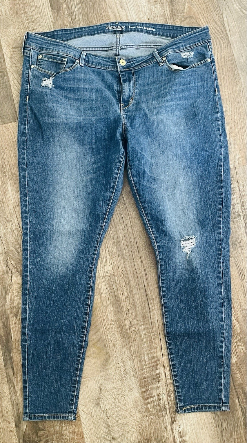 Signature by Levi Strauss & Co. Women’s Low Rise Stretch Jegging Jeans 20M