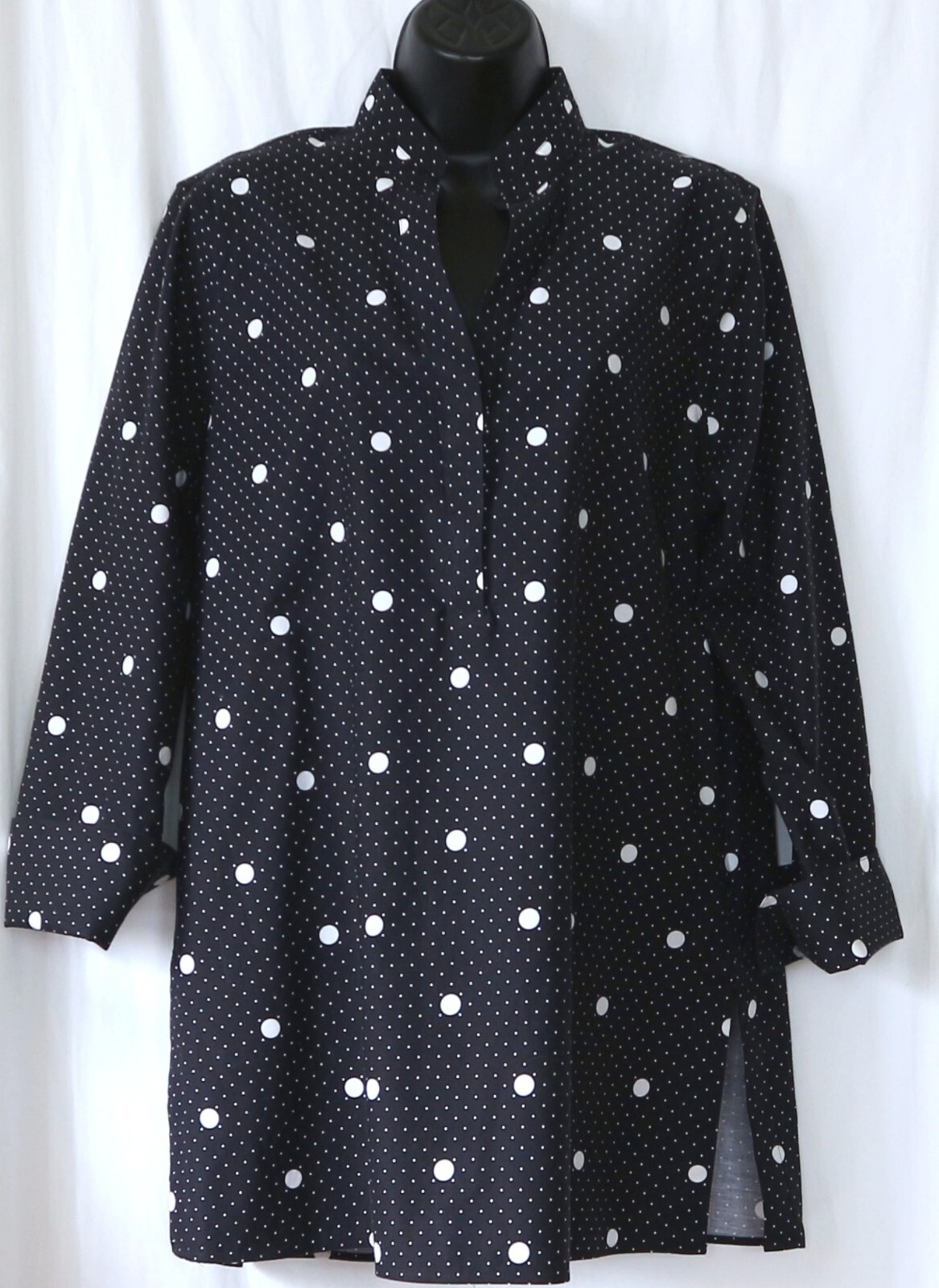 CHICO’S Dots No Iron Chic Strtch VNck Tunic 44 In Chst 31.5 In Lng Sz 2 (L) EXC