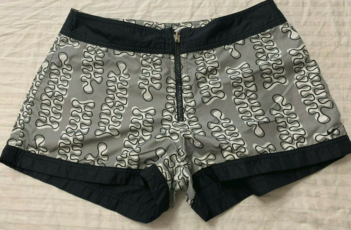 NIKE WOMENS SWIM REVERSIBLE SHORTS WAIST 29.5 IN,