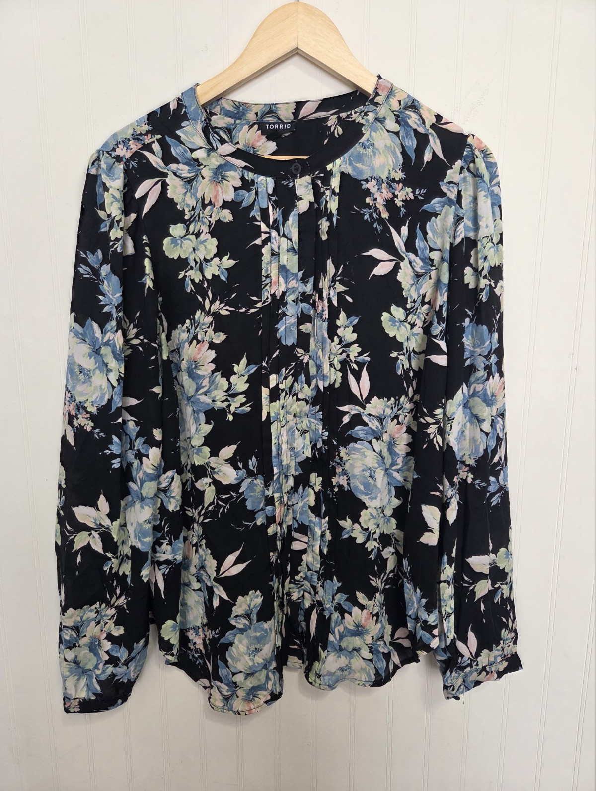Torrid Black/Blue Green Pink Floral Chiffon Long Sleeve Button Blouse, 0