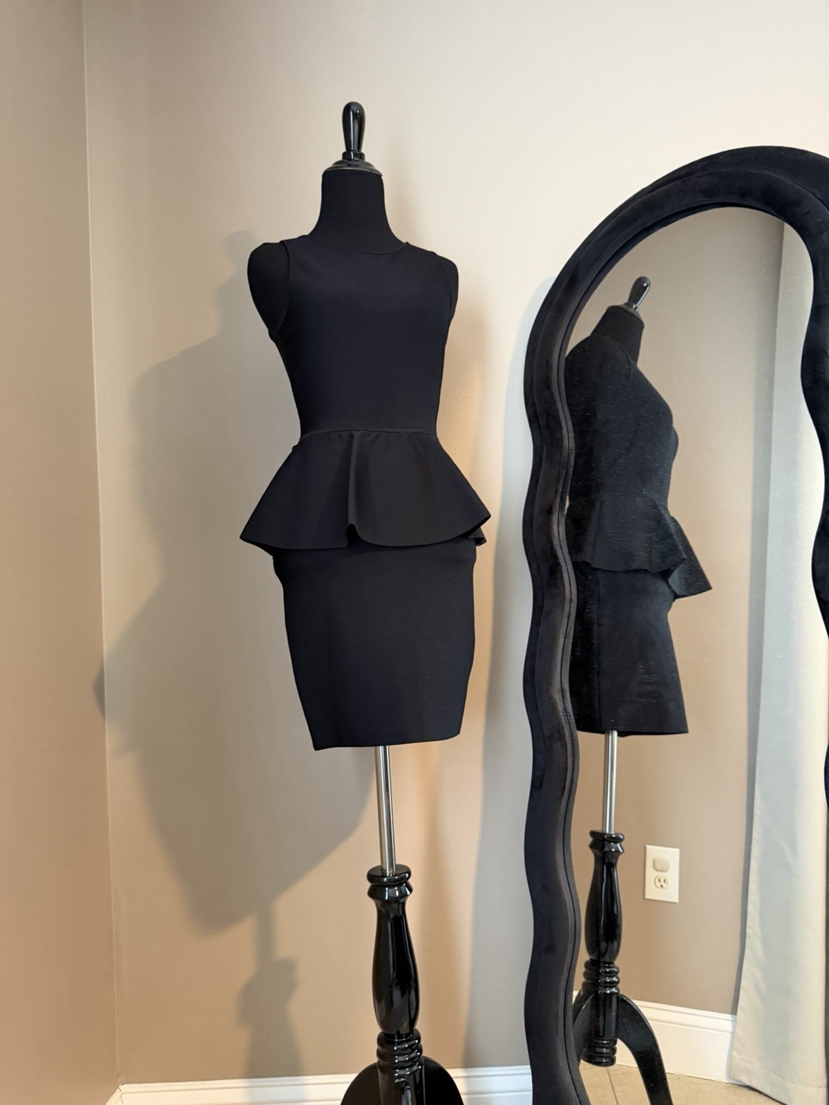 BCBGMAXAZRIA Black Sleeveless Peplum Sheath Dress Round Neck Knee Length M