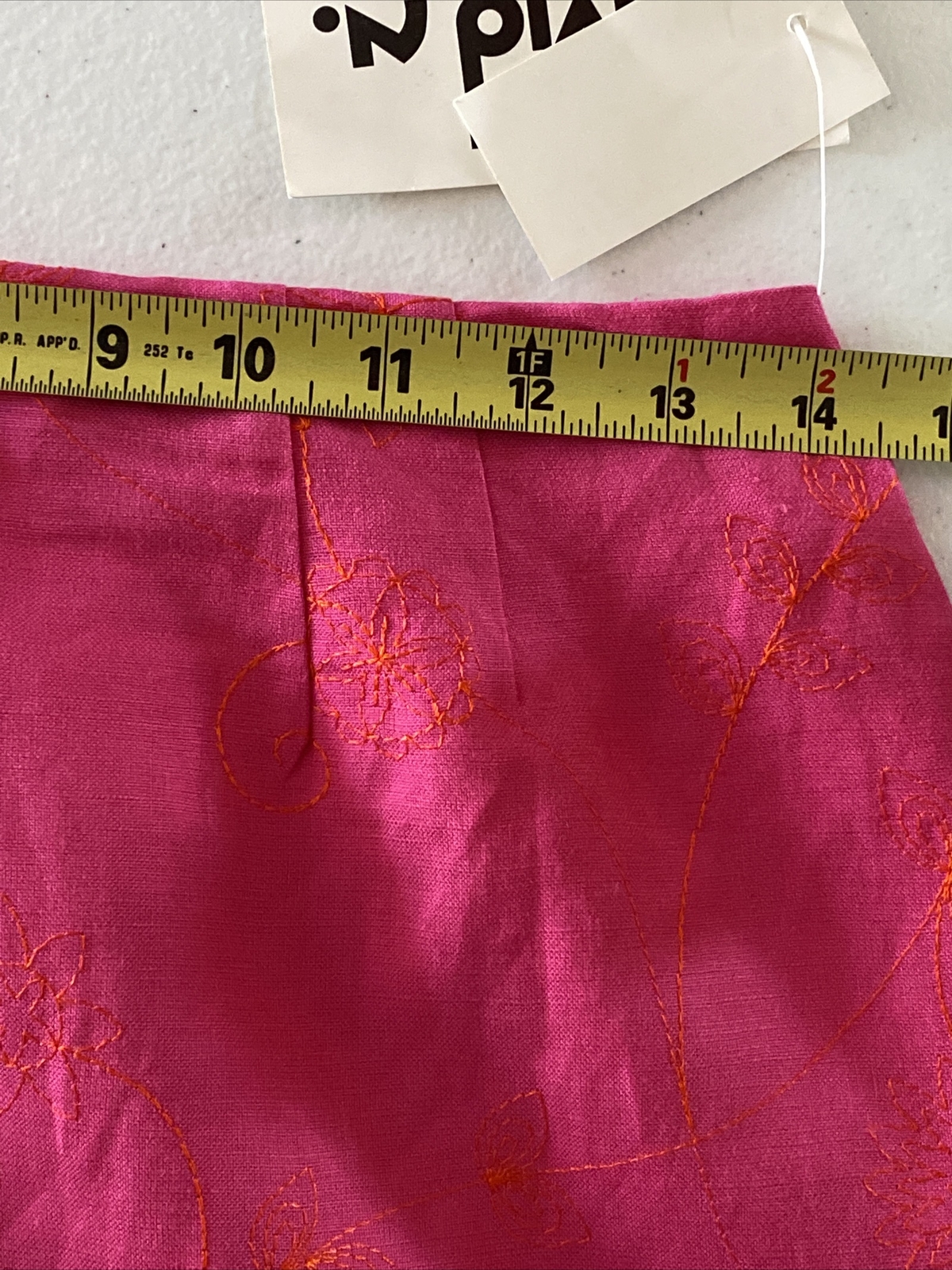 david N A Line Skirt Size 6. 55% Linen/ 45 Rayon. NWT Waist 28 L 23.5”