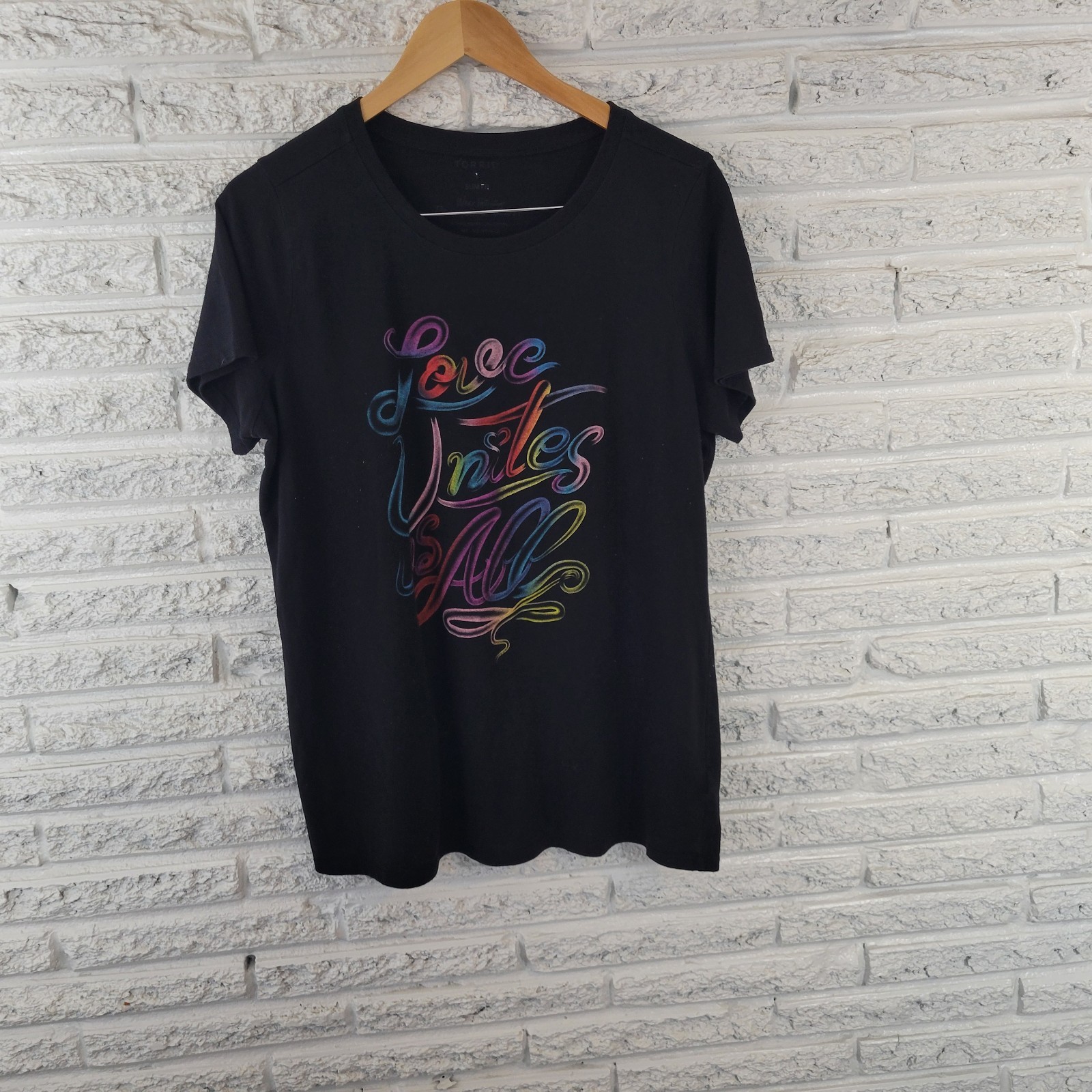 Torrid Love Unites Us All Slim Tee Black Short Sleeve Plus Size 1X Crew Neck Top