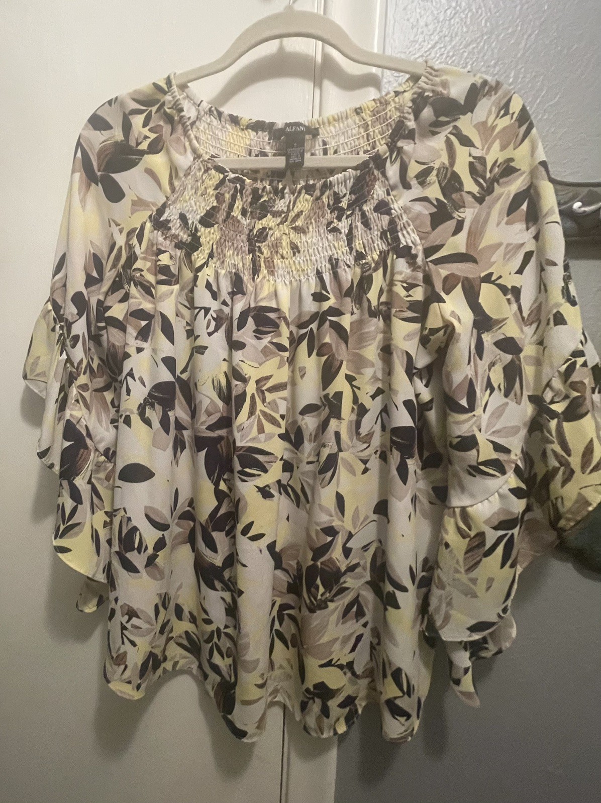 Alfani Women’s Size 26W Off The Shoulder 3/4 Sleeve Yellow & Black Floral Top