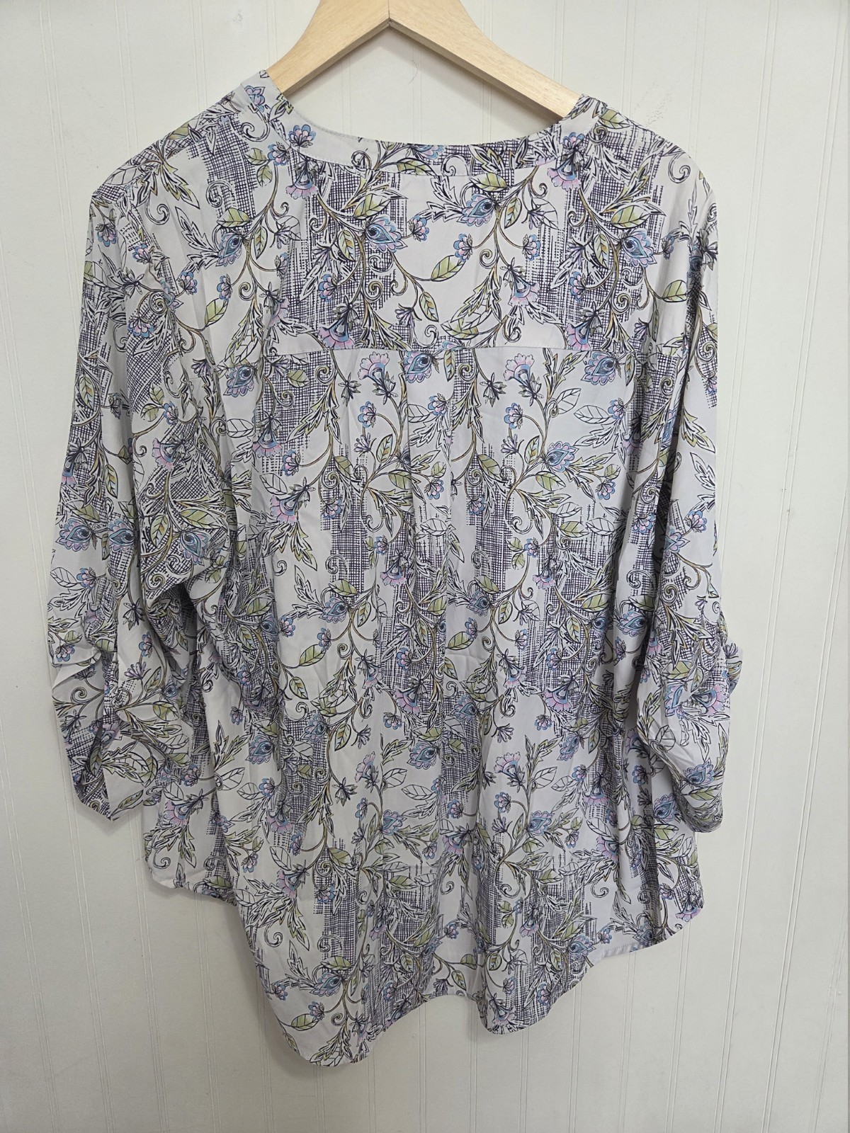 Torrid Harper Floral V-Neck 3/4 Sleeve Button Front Woven Blouse, 2