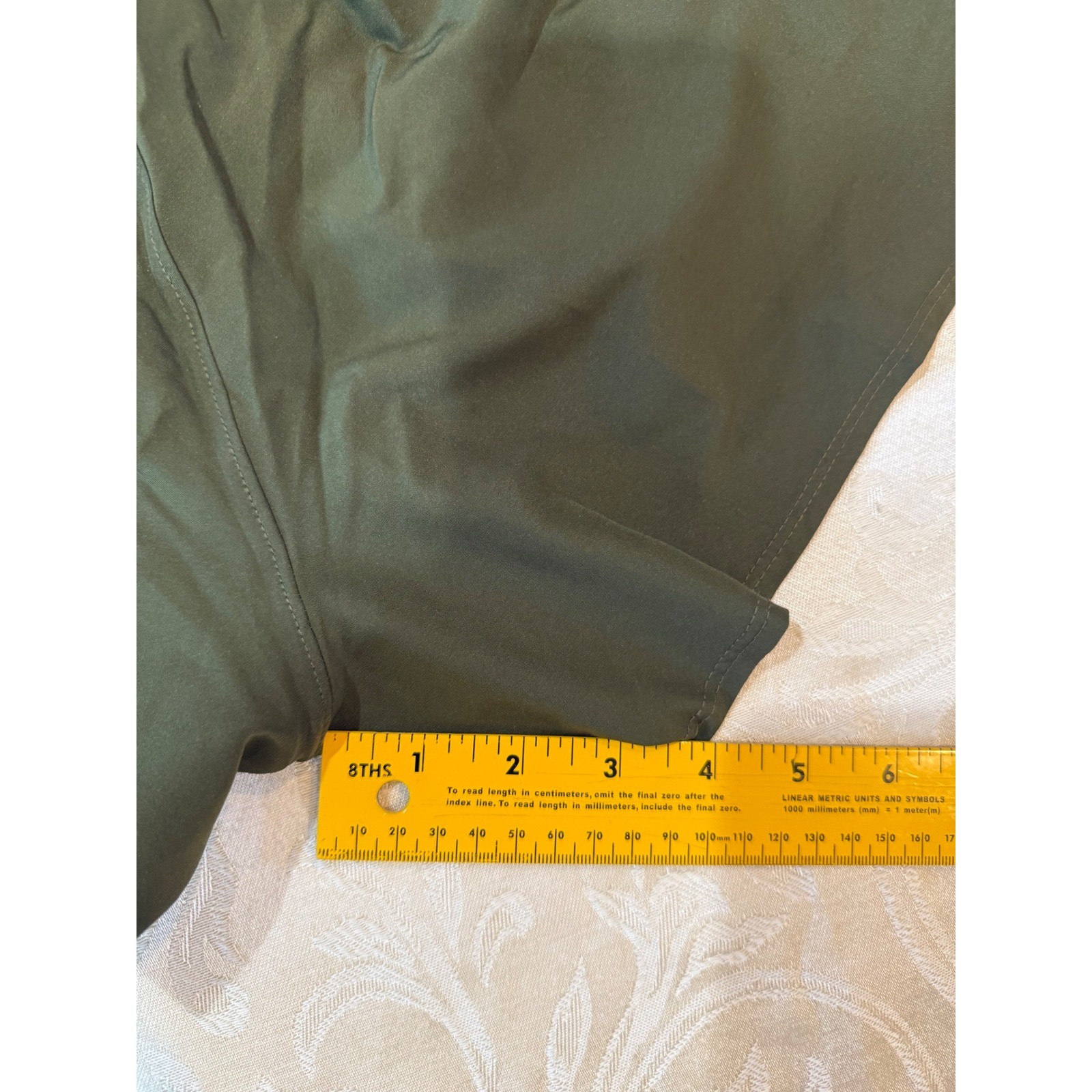 Under Armour Womens Fly-By 2.0 Running Shorts Olive Green Size Medium Zip Pocket