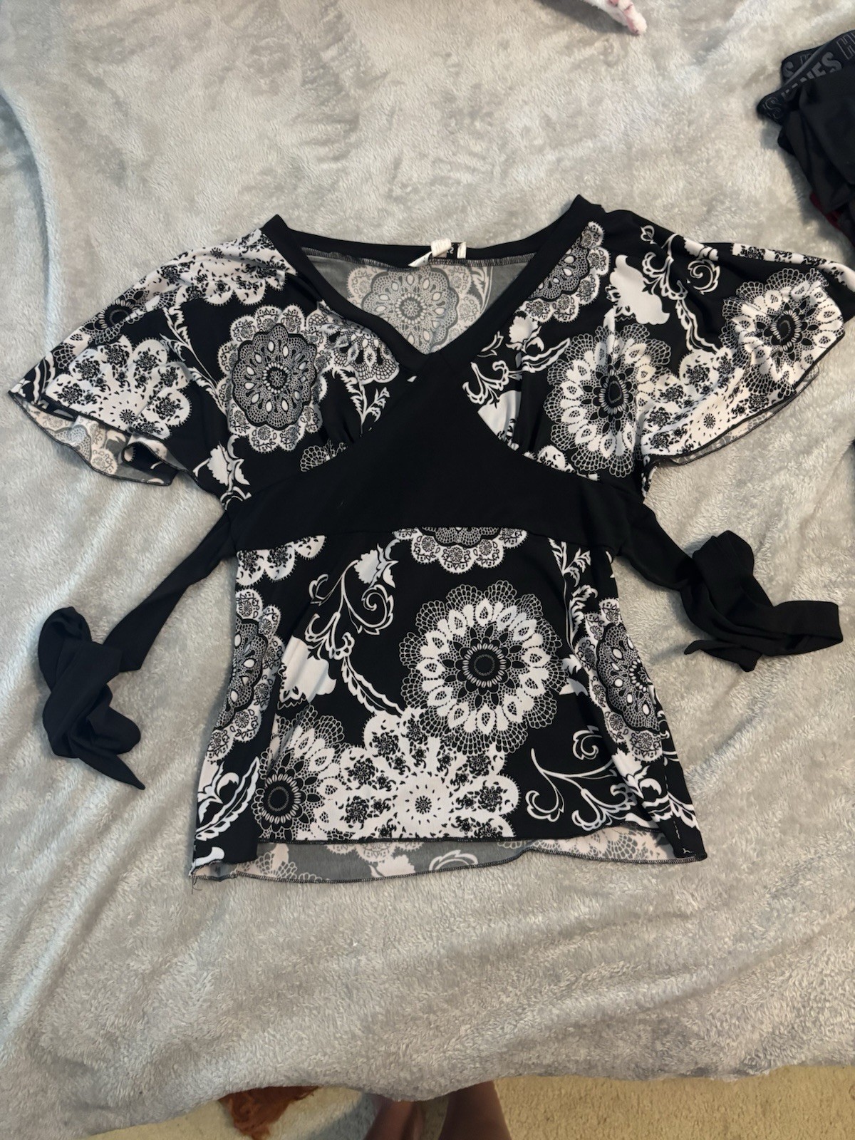B-WORKS Women’s Floral Tie Waist Blouse Short Sleeve Black White Gray Size S