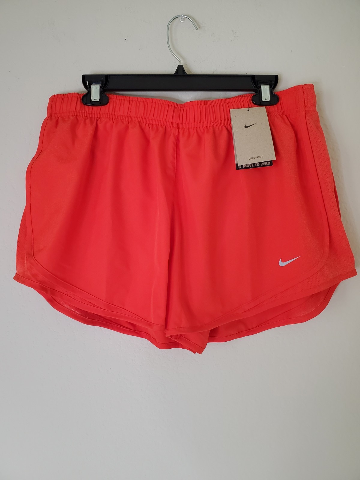 Nike Women’s Tempo shorts Dri-FIT Orange Size XL Lined Athletic