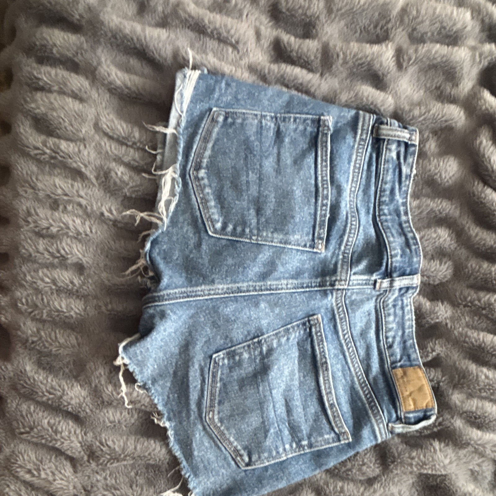 American Eagle Strigid Women’s Blue Distressed Denim Cut Off Shorts Size 6 Mid