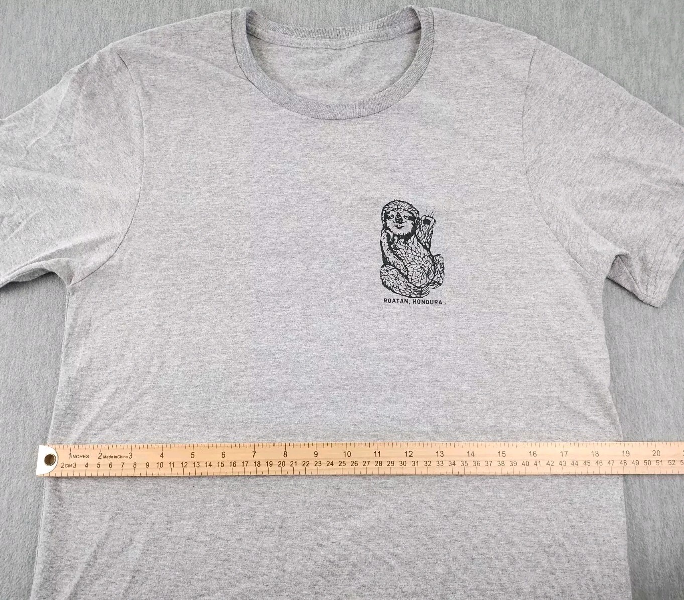 Roatan Honduras T Shirt Womens Medium Gray Sloth Beach Island Travel