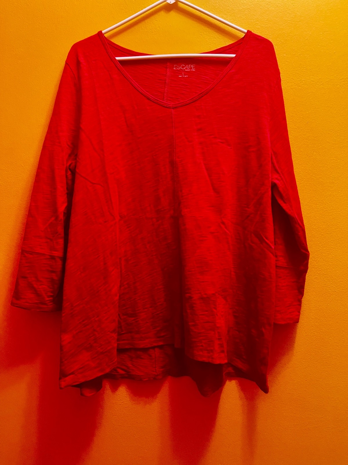 ESCAPE BY HABITAT – LOT OF TWO LARGE LONG-SLEEVE TOPS – RED & BLUE