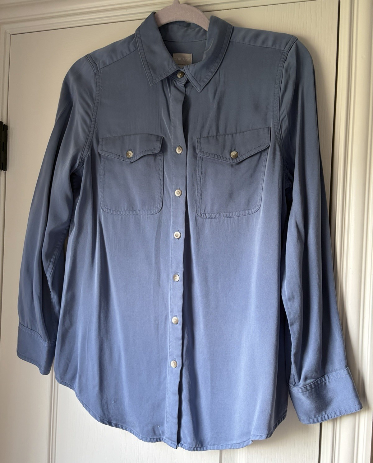 Chico’s Women’s Blue Solid Collared Long Sleeve Button-Up