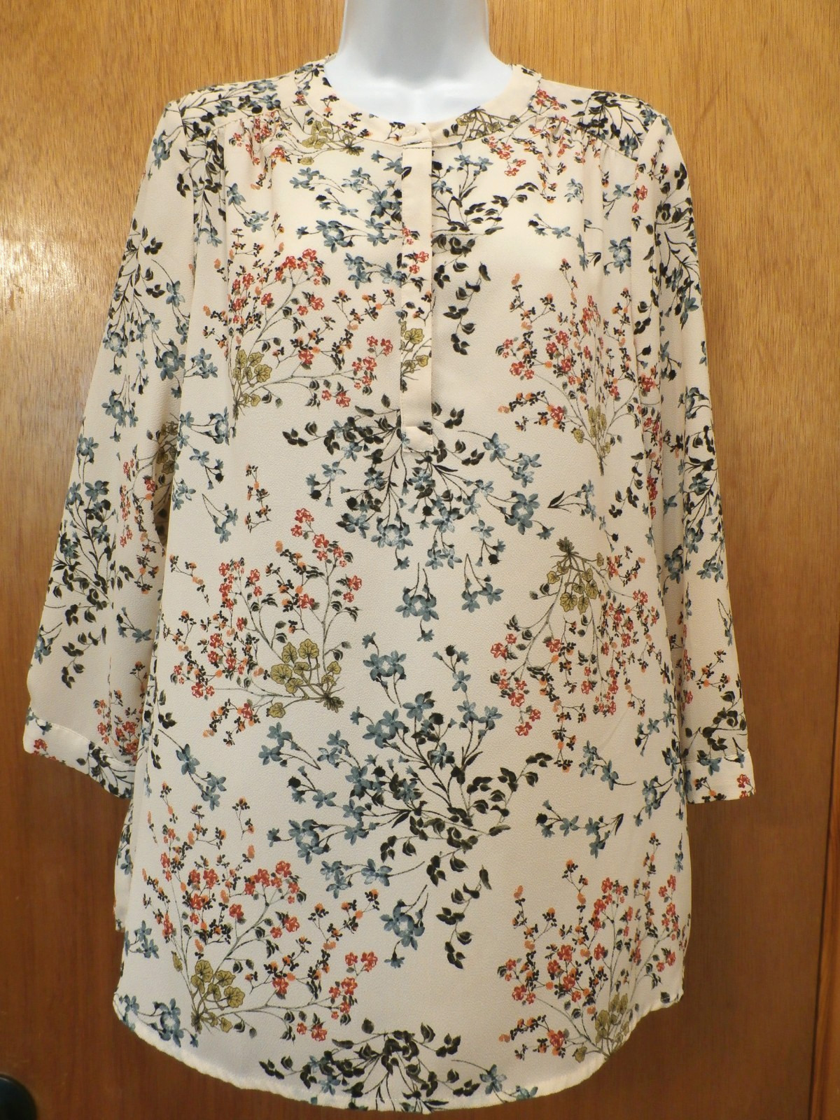 Dalia Beige Floral Tunic Top 3/4 Sleeves 4-Button Front Large