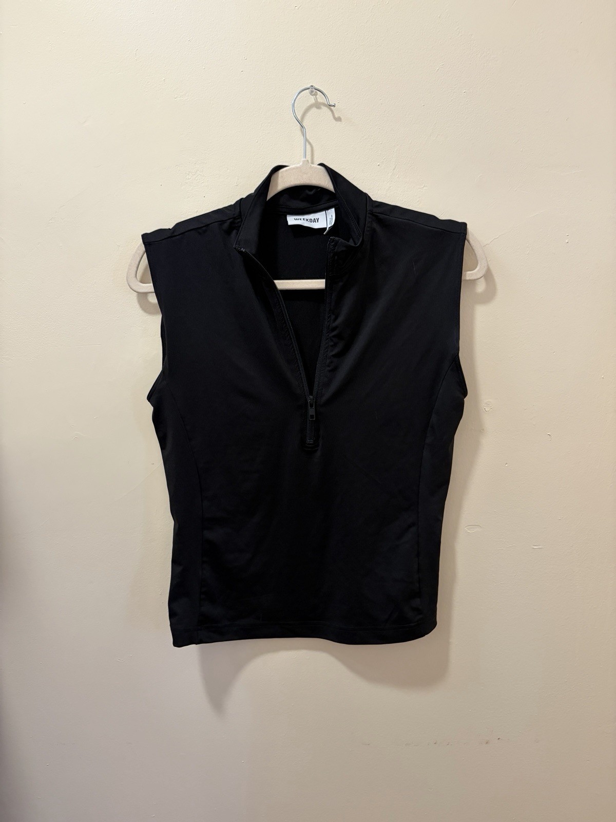 Weekday Women’s Black Sleeveless Mock Neck 1/2 Zip Activewear Tank Top L