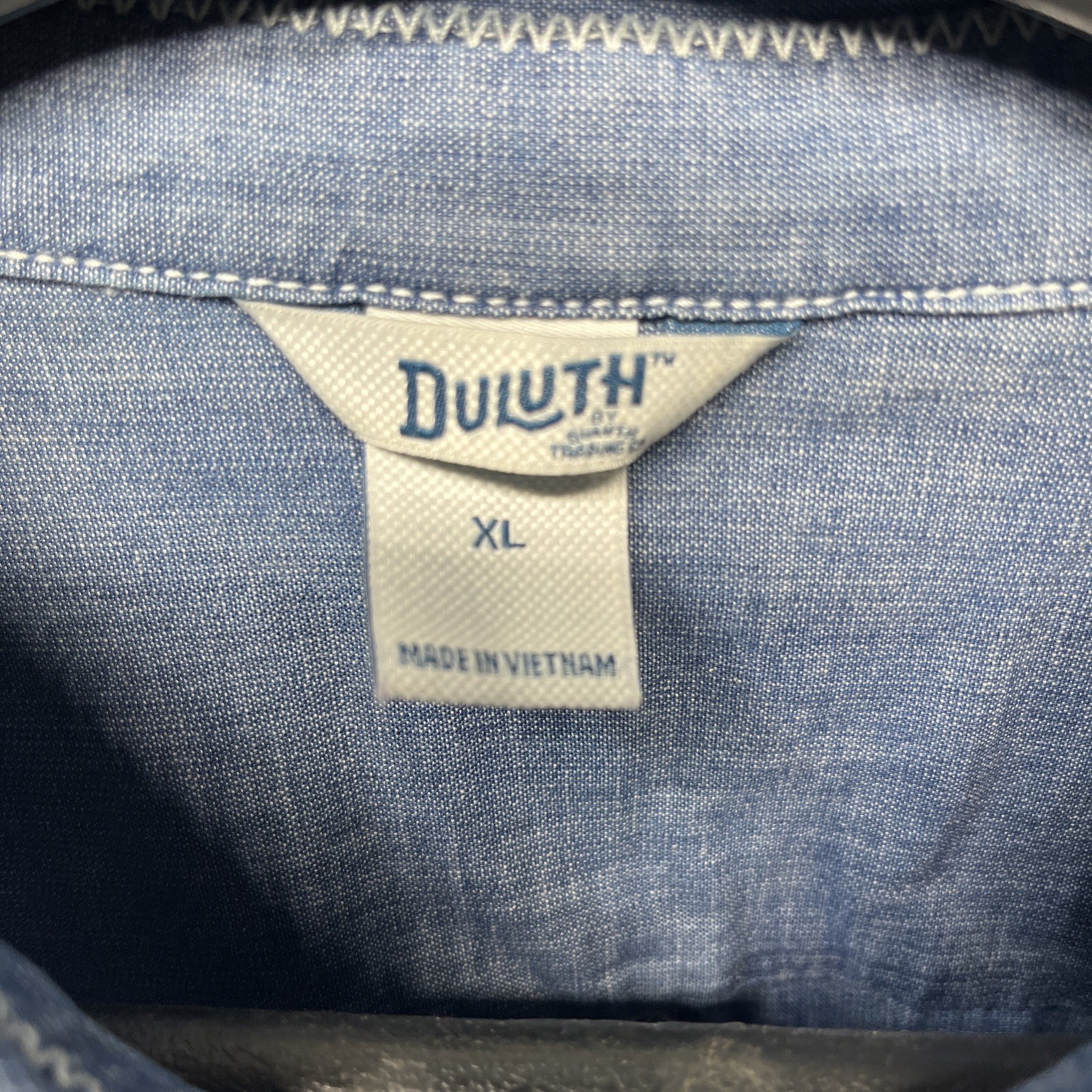 Duluth Trading Co. Women’s Coolmax Chambray Short Sleeve Shirt – Size XL. LL